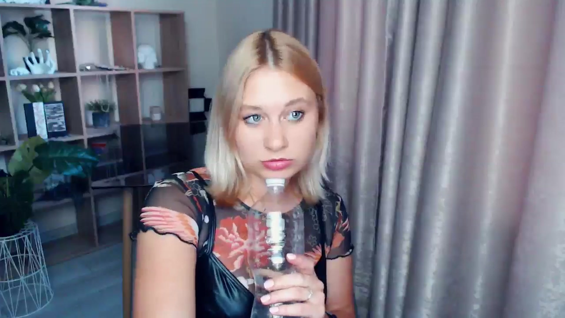 Gallery image thumbnail from Kukla_kolduna's myfreecams stream on, 07/11/2025, 18:15 image 13 of 20