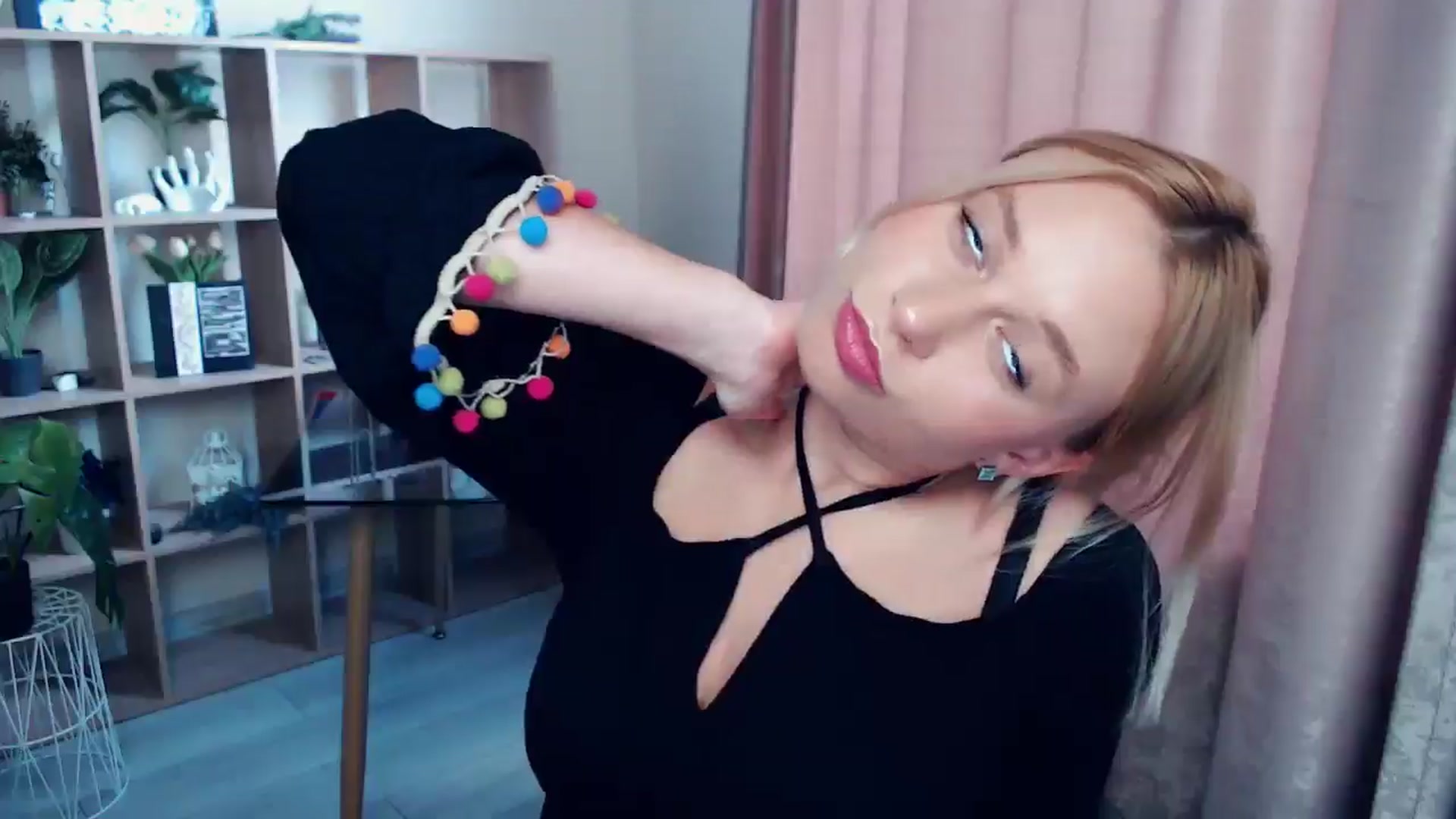Gallery image thumbnail from Kukla_kolduna's myfreecams stream on, 07/13/2025, 17:12 image 15 of 20