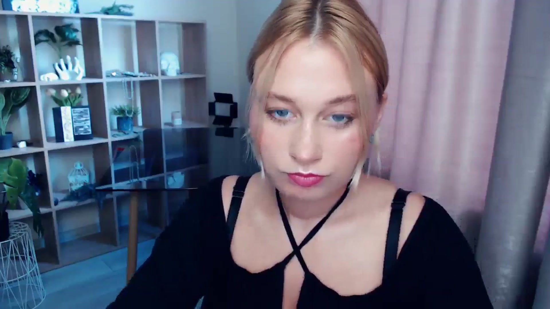 Gallery image thumbnail from Kukla_kolduna's myfreecams stream on, 07/13/2025, 17:12 image 6 of 20