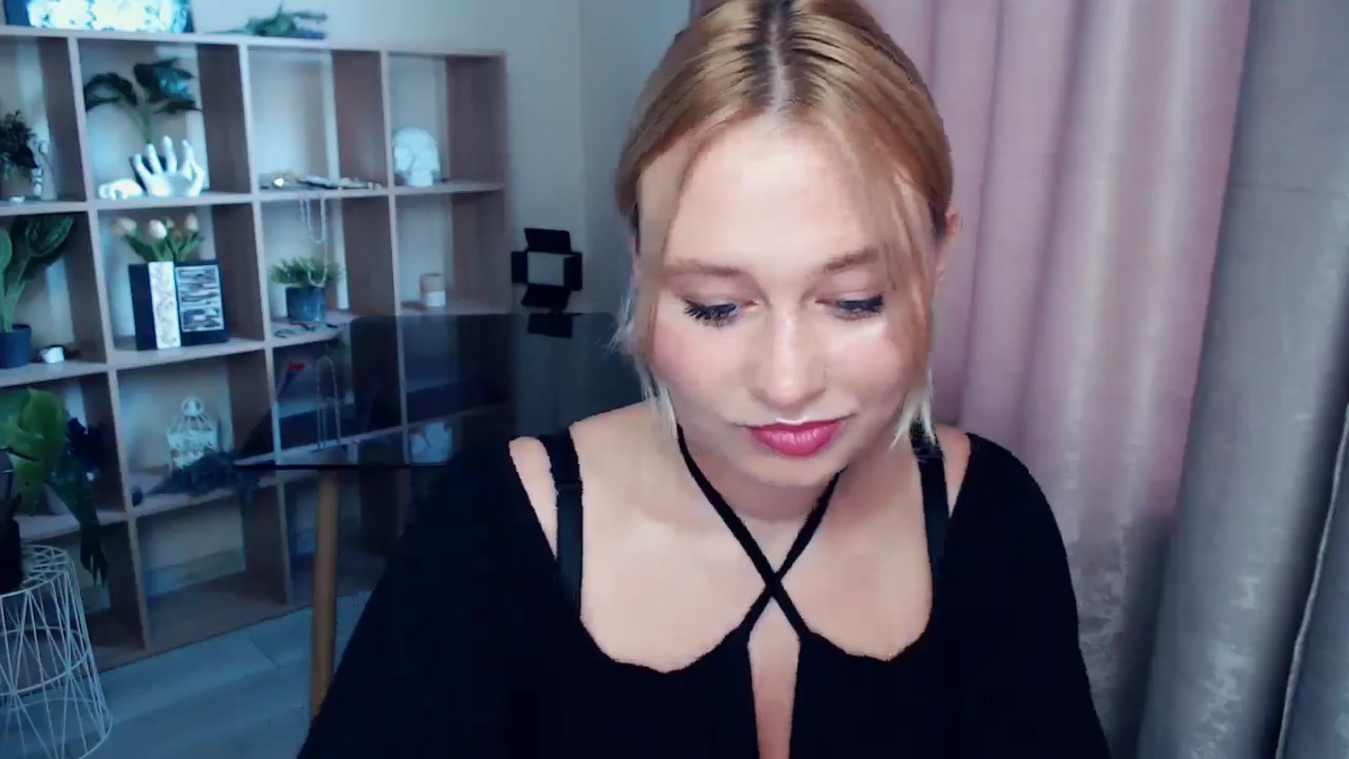Gallery image thumbnail from Kukla_kolduna's myfreecams stream on, 07/13/2025, 17:12 image 11 of 20