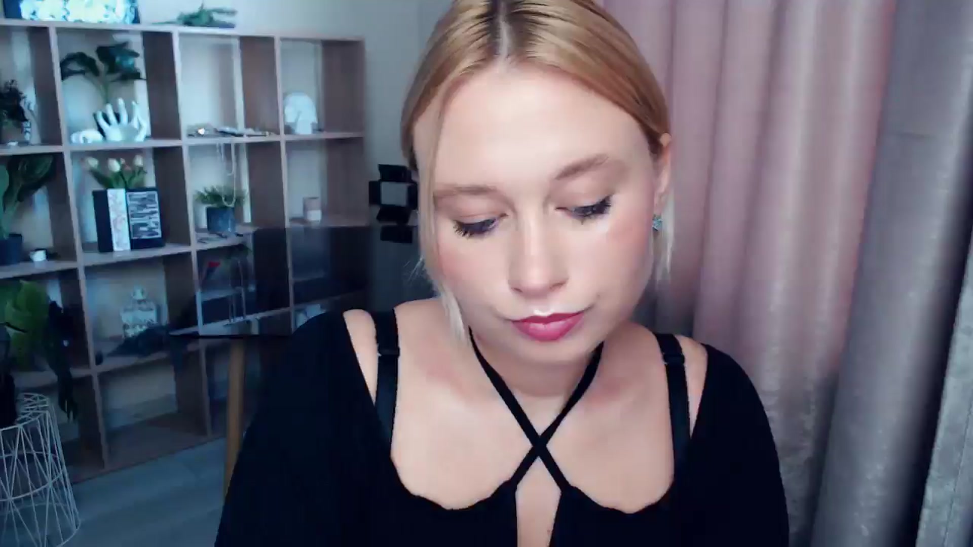 Gallery image thumbnail from Kukla_kolduna's myfreecams stream on, 07/13/2025, 17:12 image 13 of 20