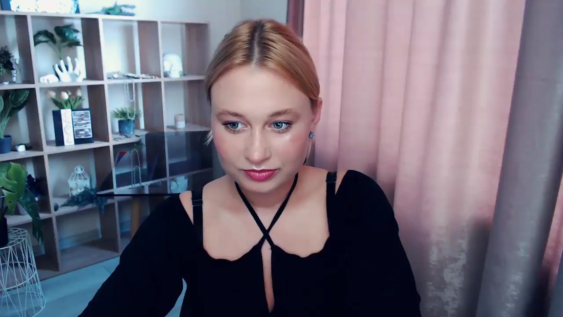 Gallery image thumbnail from Kukla_kolduna's myfreecams stream on, 07/13/2025, 17:12 image 3 of 20