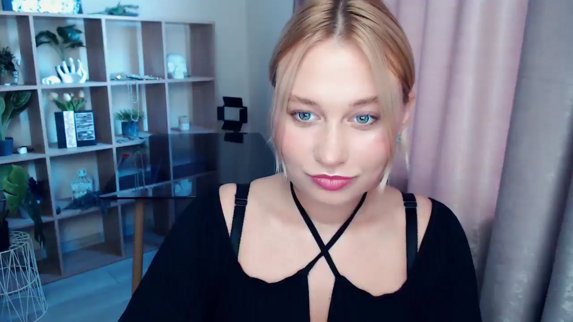 Gallery image thumbnail from Kukla_kolduna's myfreecams stream on, 07/13/2025, 17:12 image 8 of 20