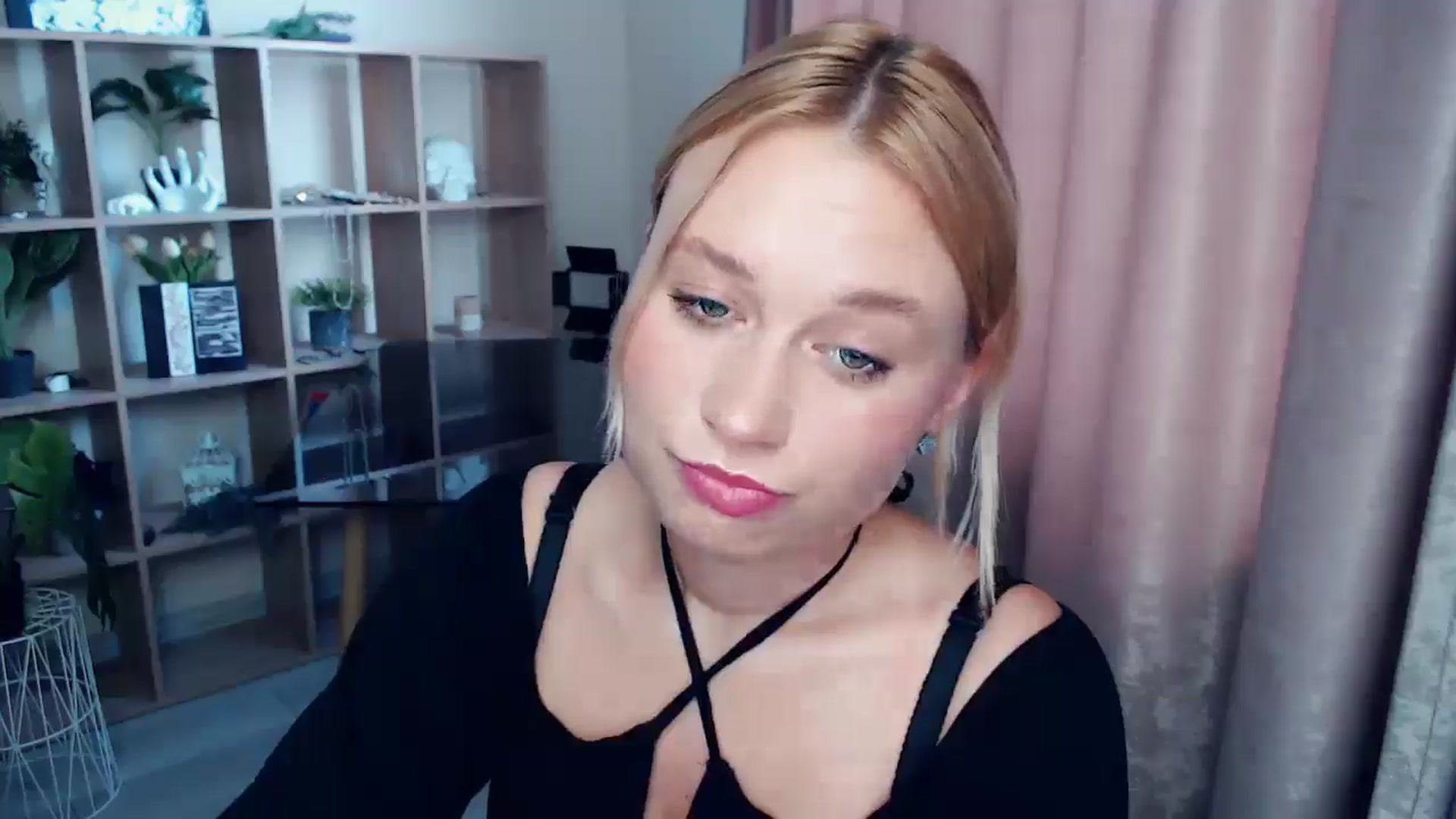 Gallery image thumbnail from Kukla_kolduna's myfreecams stream on, 07/13/2025, 17:12 image 14 of 20