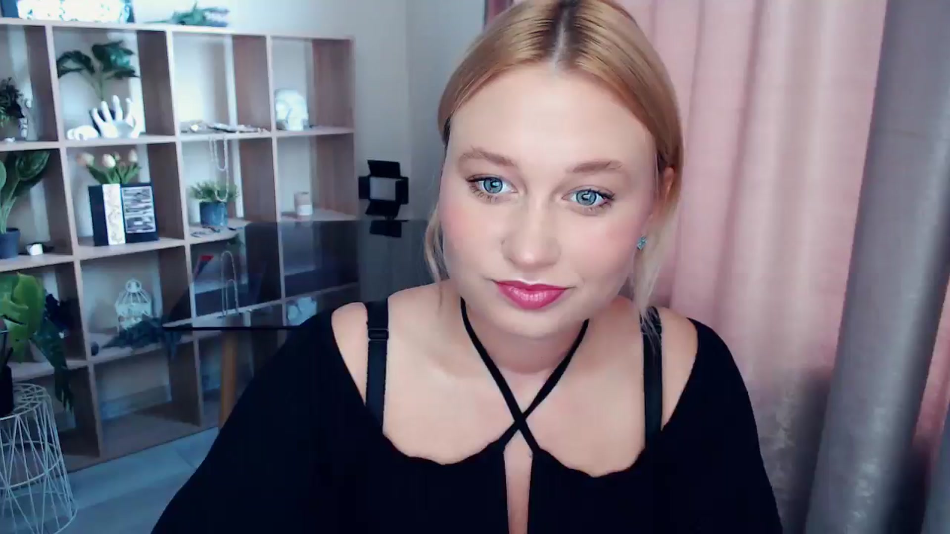 Gallery image thumbnail from Kukla_kolduna's myfreecams stream on, 07/13/2025, 17:12 image 1 of 20