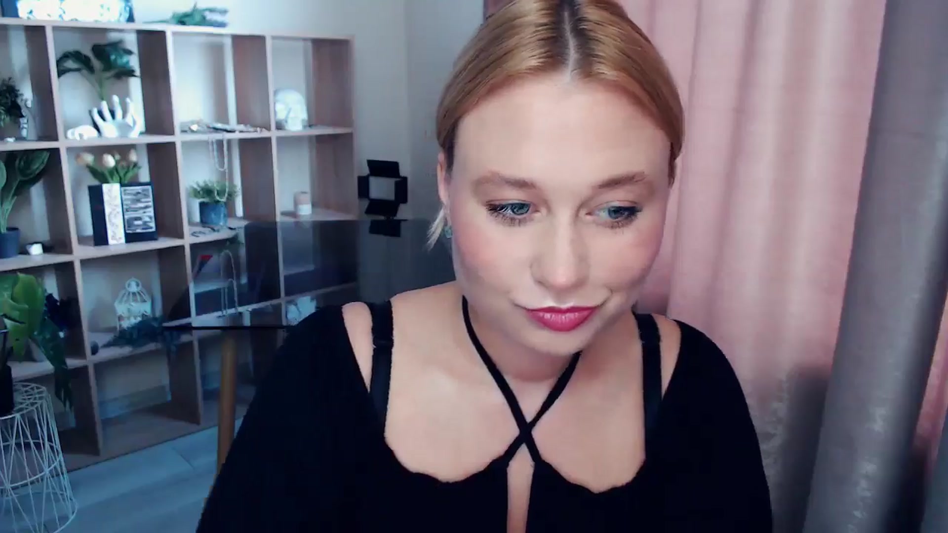 Gallery image thumbnail from Kukla_kolduna's myfreecams stream on, 07/13/2025, 17:12 image 2 of 20