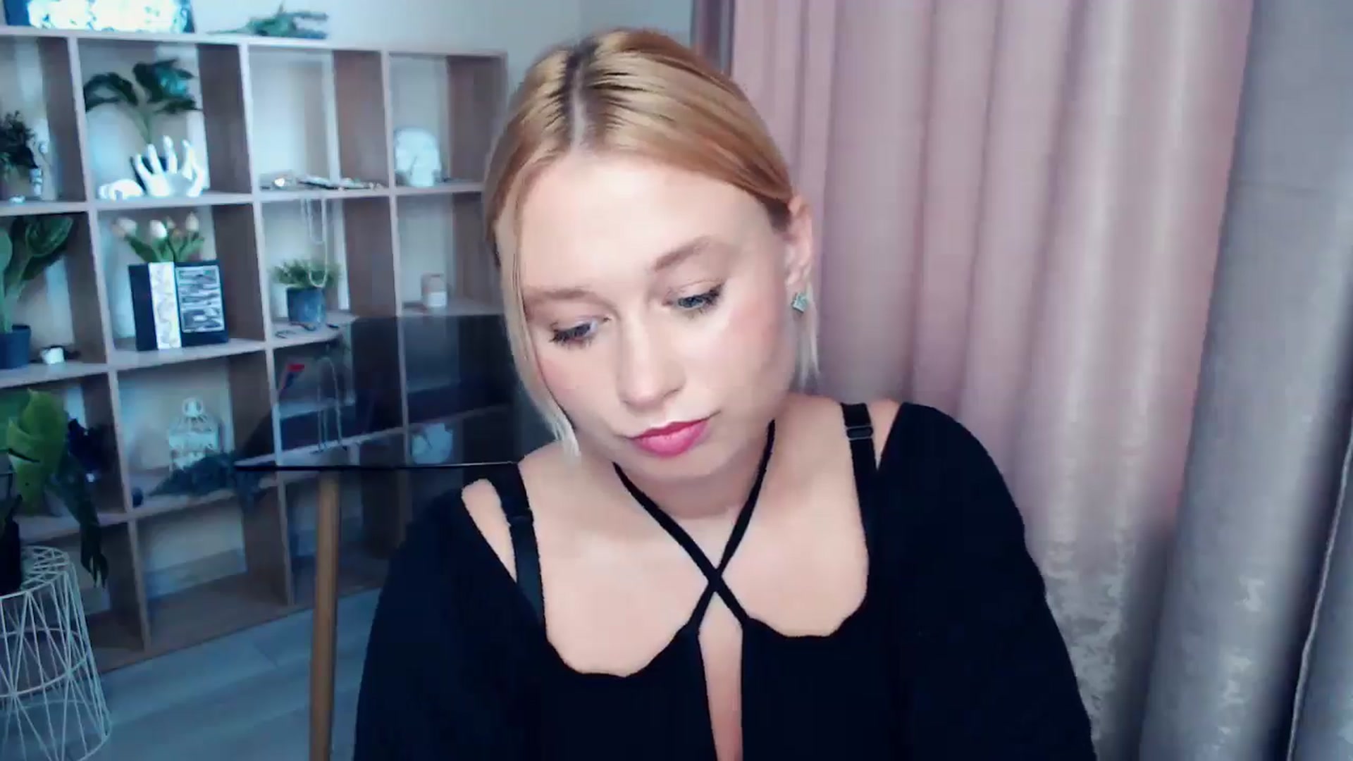 Gallery image thumbnail from Kukla_kolduna's myfreecams stream on, 07/13/2025, 17:12 image 12 of 20