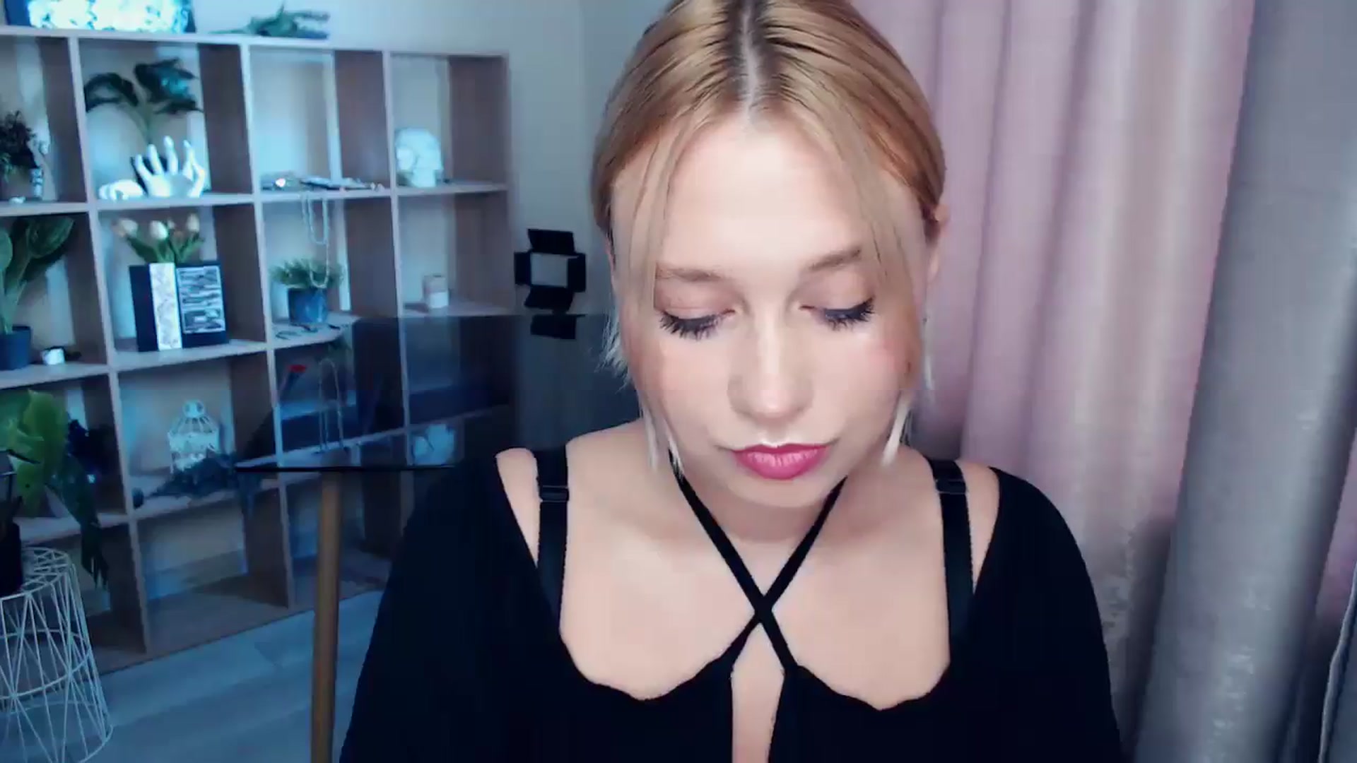Gallery image thumbnail from Kukla_kolduna's myfreecams stream on, 07/13/2025, 17:12 image 9 of 20