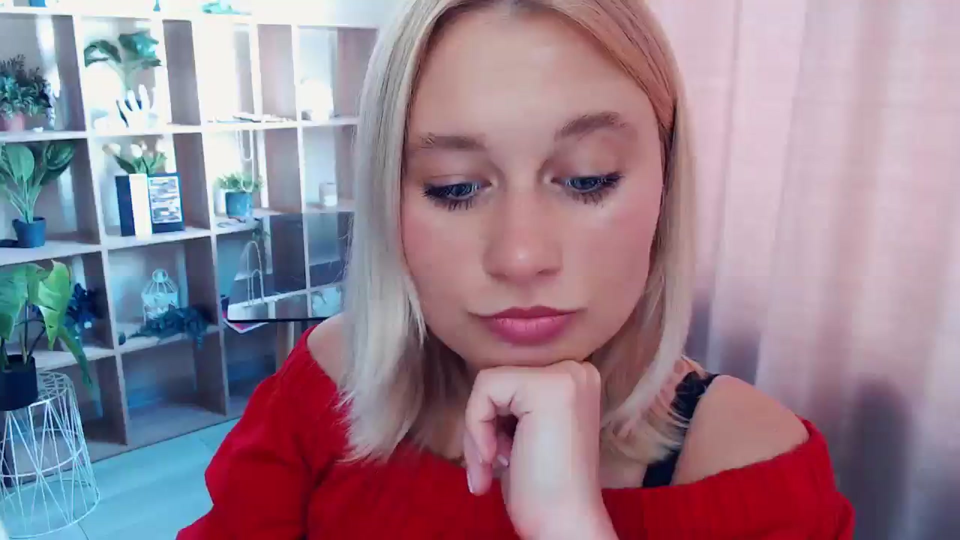Gallery image thumbnail from Kukla_kolduna's myfreecams stream on, 07/14/2025, 12:32 image 16 of 20