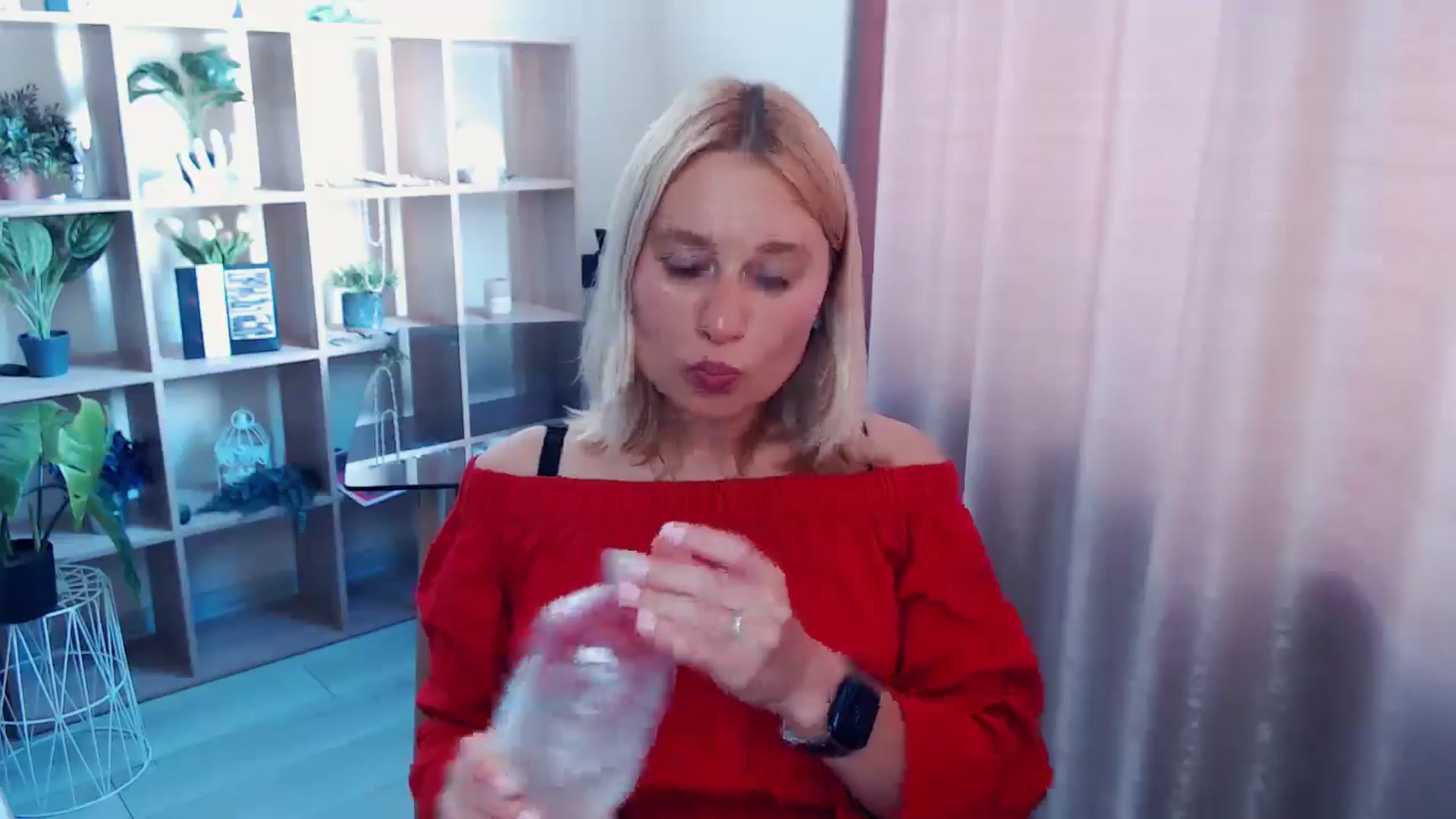 Gallery image thumbnail from Kukla_kolduna's myfreecams stream on, 07/14/2025, 12:32 image 12 of 20