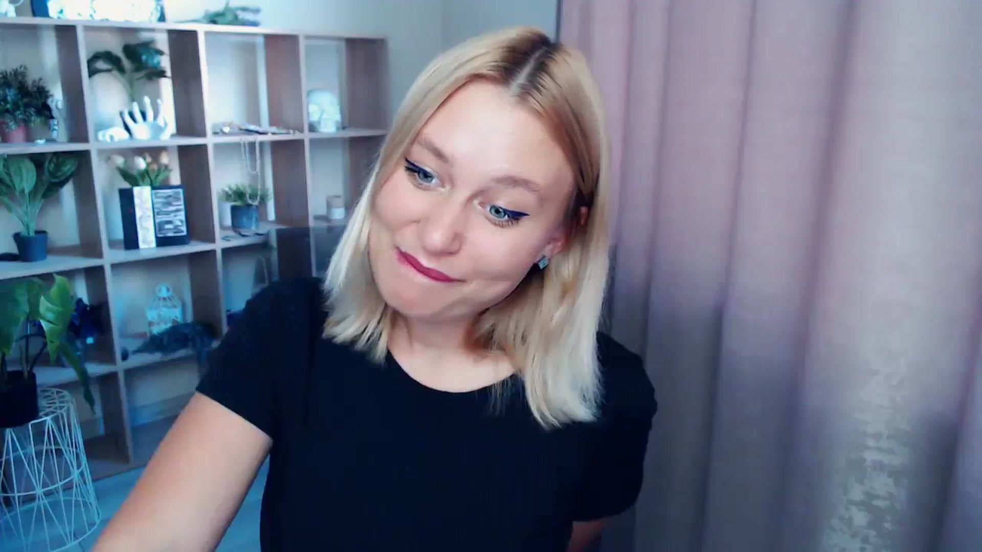 Gallery image thumbnail from Kukla_kolduna's myfreecams stream on, 07/17/2025, 17:30 image 13 of 20