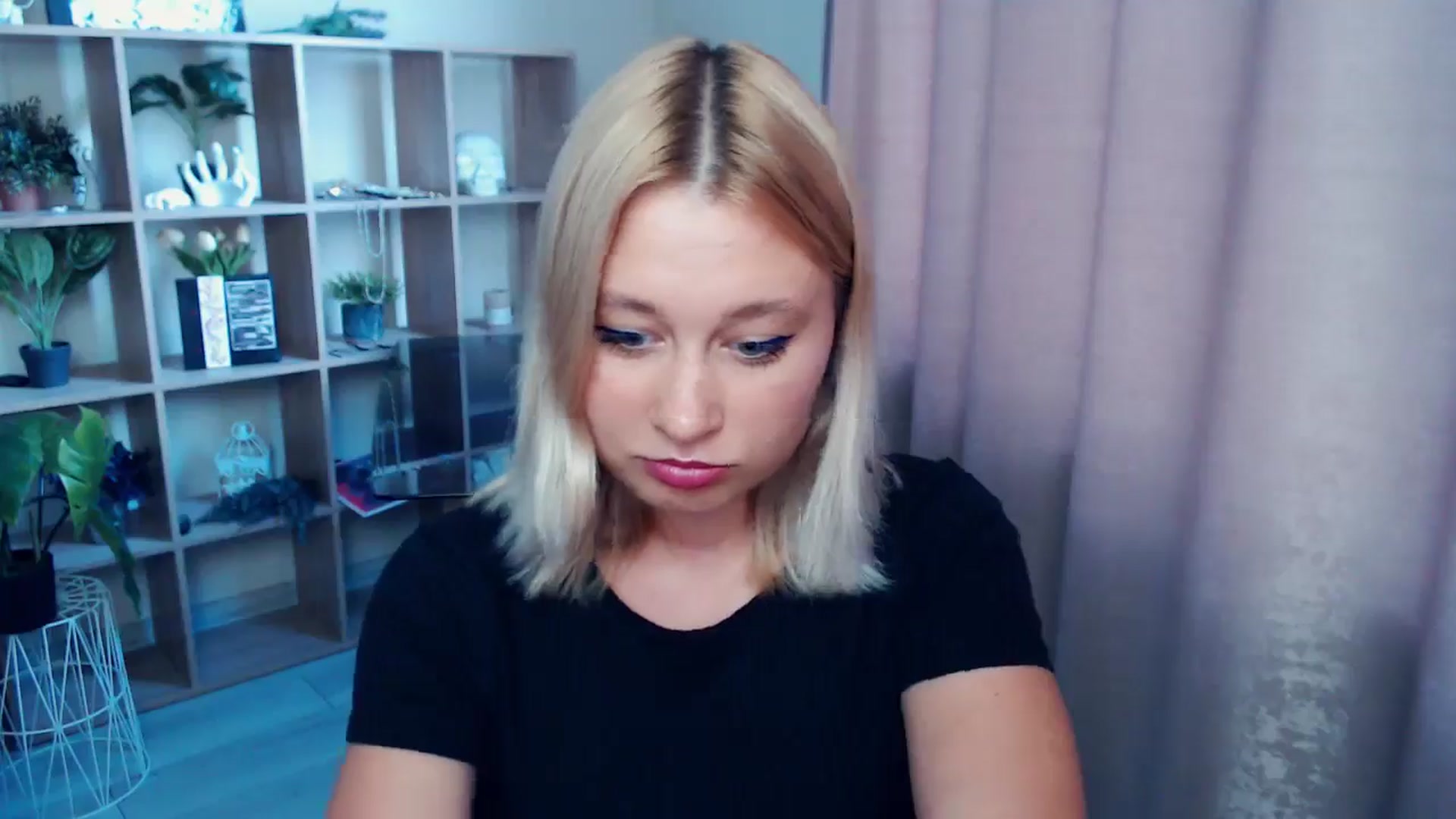 Gallery image thumbnail from Kukla_kolduna's myfreecams stream on, 07/17/2025, 17:30 image 7 of 20