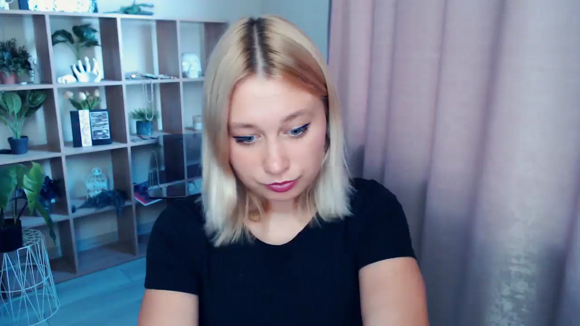 Gallery image thumbnail from Kukla_kolduna's myfreecams stream on, 07/17/2025, 17:30 image 5 of 20