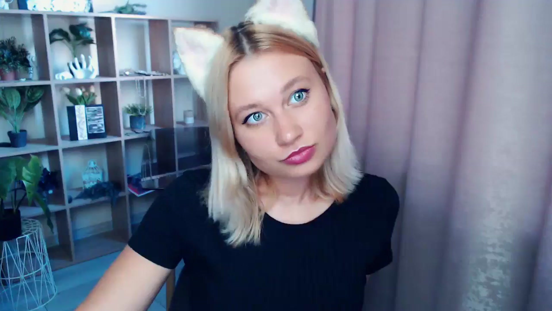 Gallery image thumbnail from Kukla_kolduna's myfreecams stream on, 07/17/2025, 17:30 image 15 of 20