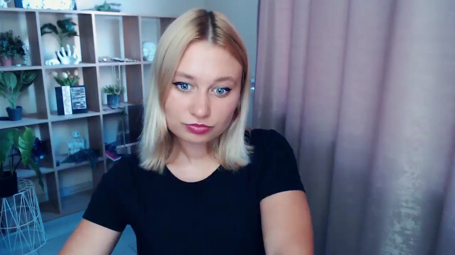 Gallery image thumbnail from Kukla_kolduna's myfreecams stream on, 07/17/2025, 17:30 image 14 of 20