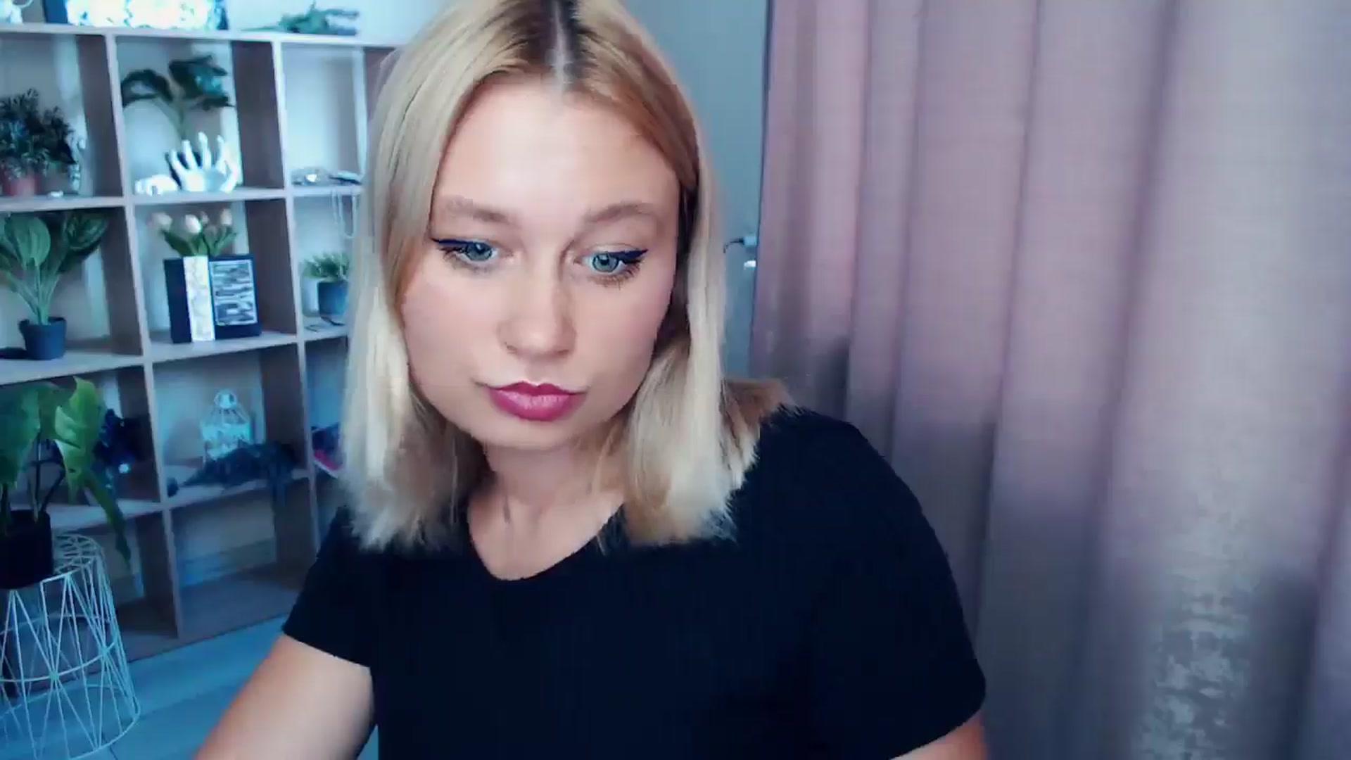 Gallery image thumbnail from Kukla_kolduna's myfreecams stream on, 07/17/2025, 17:30 image 3 of 20