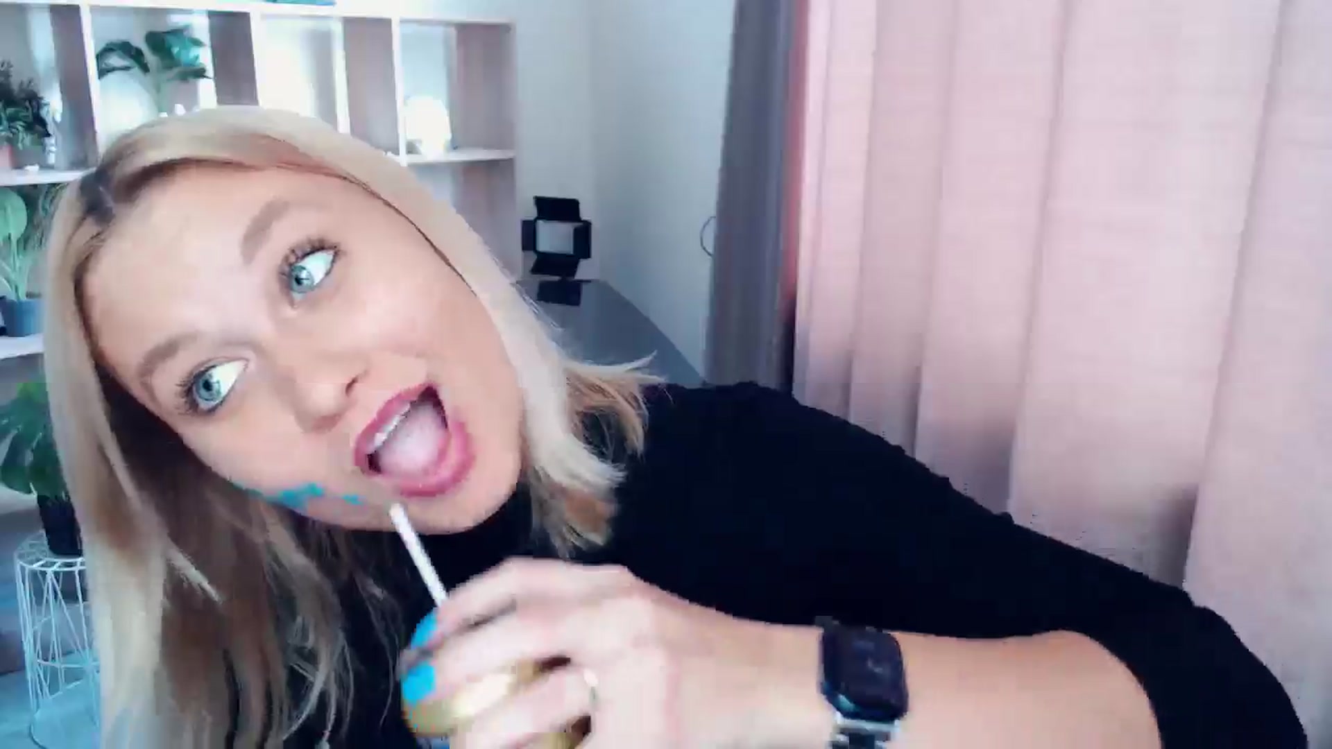 Gallery image thumbnail from Kukla_kolduna's myfreecams stream on, 07/19/2025, 17:10 image 8 of 20