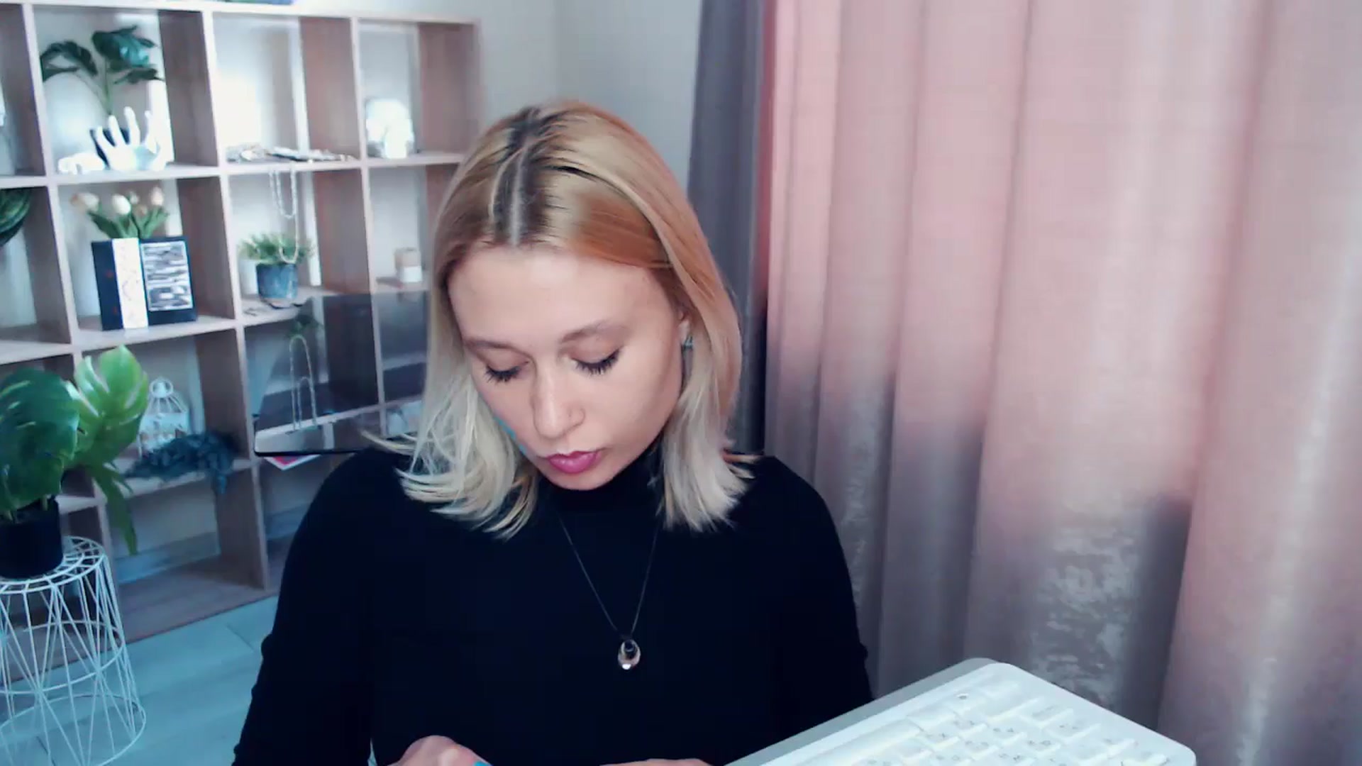 Gallery image thumbnail from Kukla_kolduna's myfreecams stream on, 07/19/2025, 17:10 image 18 of 20