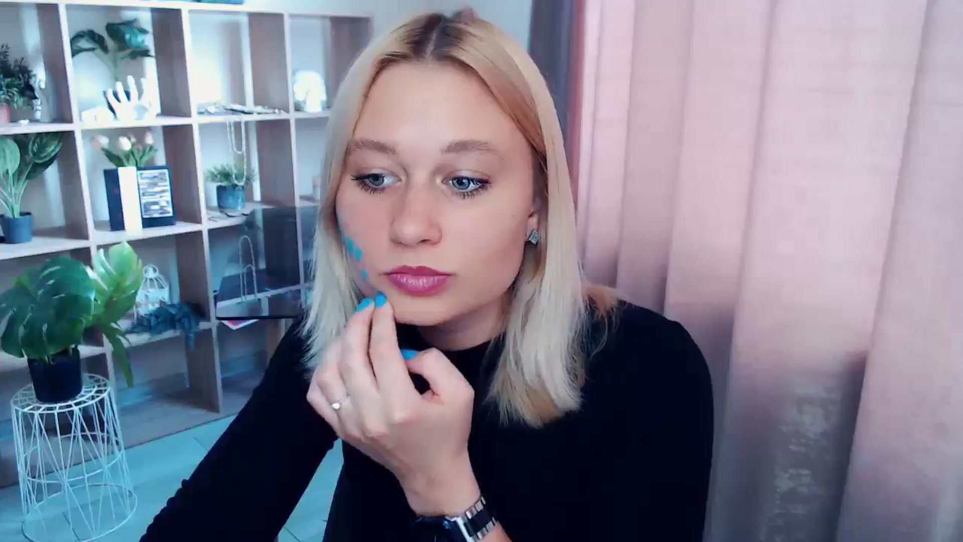 Gallery image thumbnail from Kukla_kolduna's myfreecams stream on, 07/19/2025, 17:10 image 4 of 20