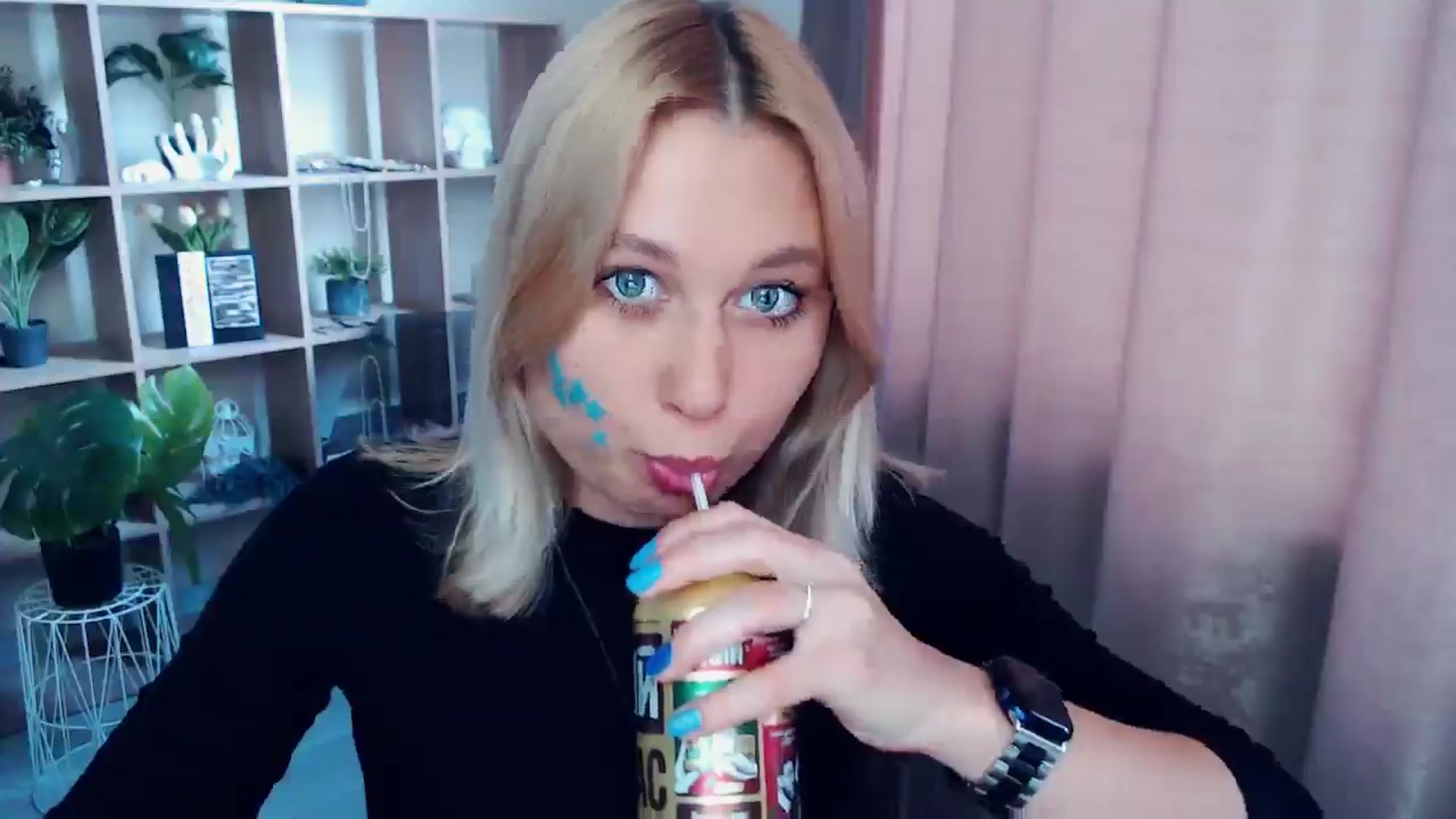 Gallery image thumbnail from Kukla_kolduna's myfreecams stream on, 07/19/2025, 17:10 image 11 of 20