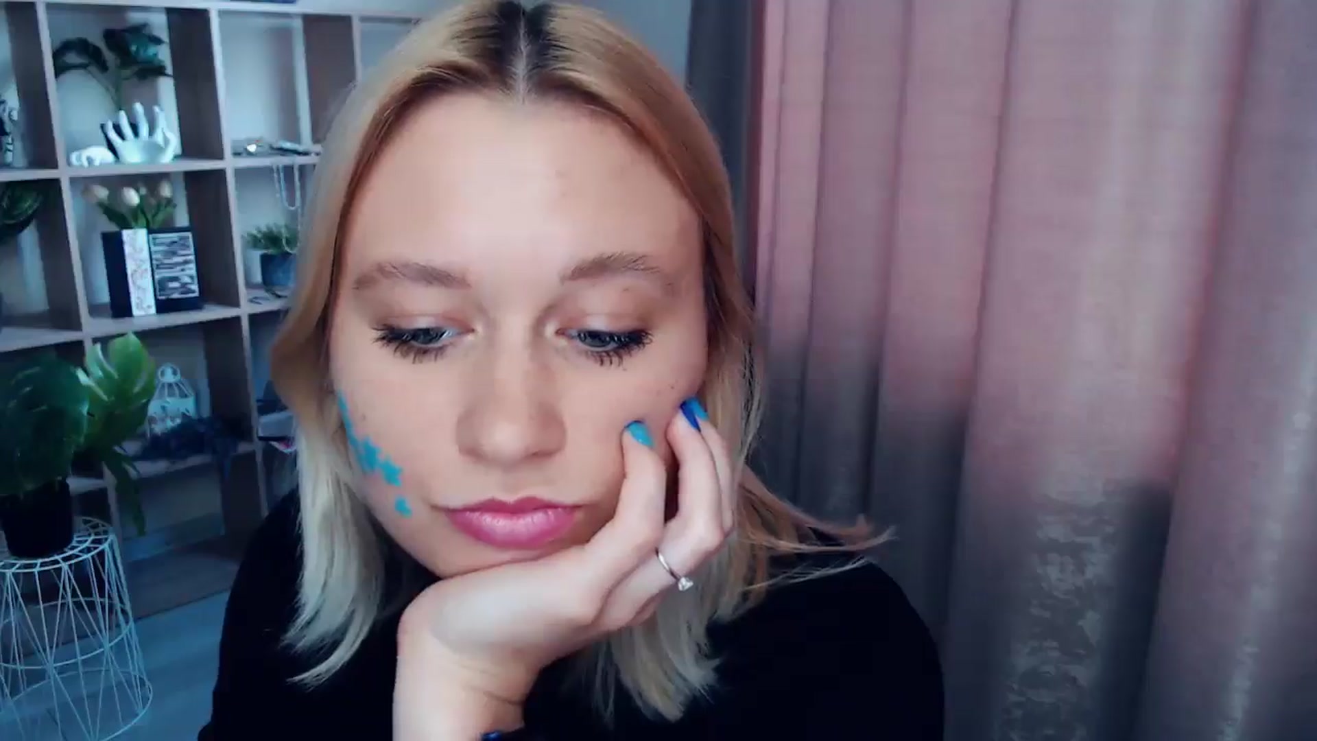Gallery image thumbnail from Kukla_kolduna's myfreecams stream on, 07/19/2025, 17:10 image 16 of 20