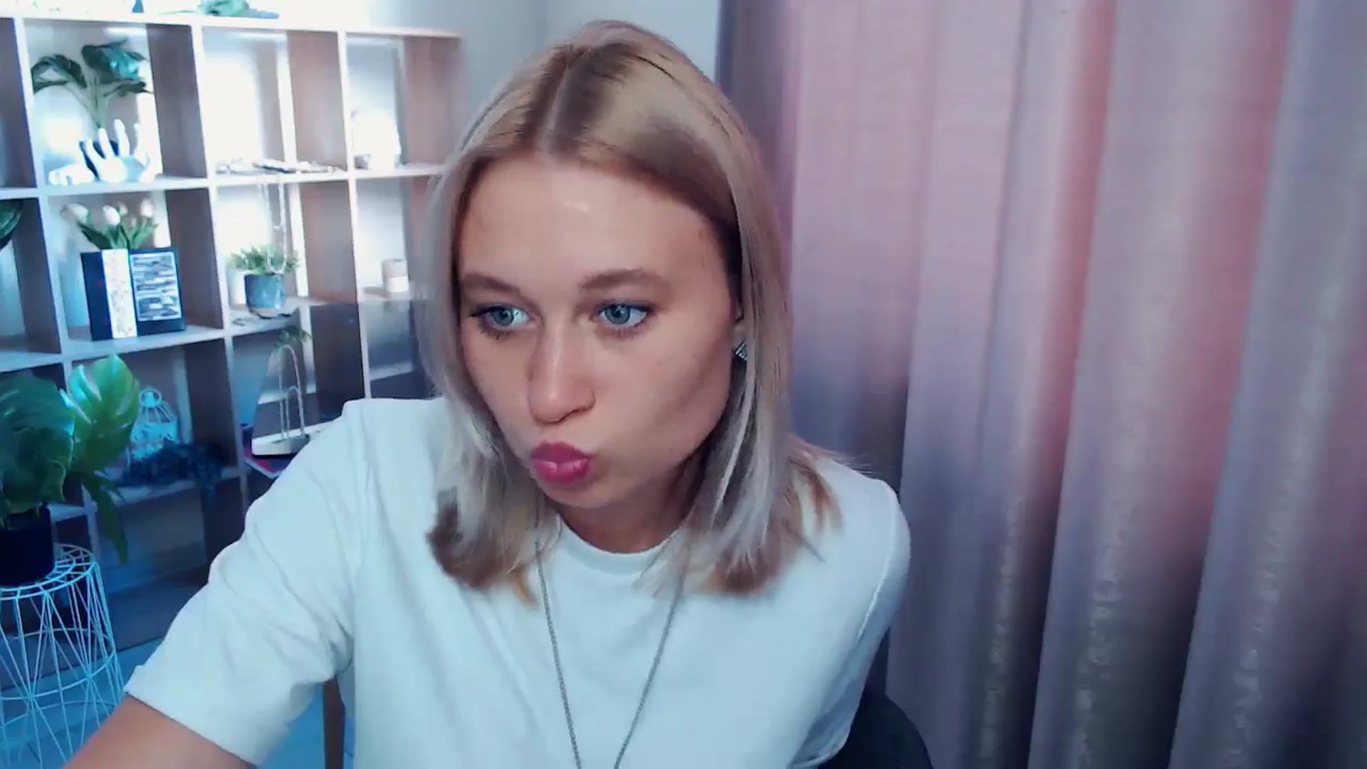Gallery image thumbnail from Kukla_kolduna's myfreecams stream on, 07/23/2025, 16:14 image 7 of 20