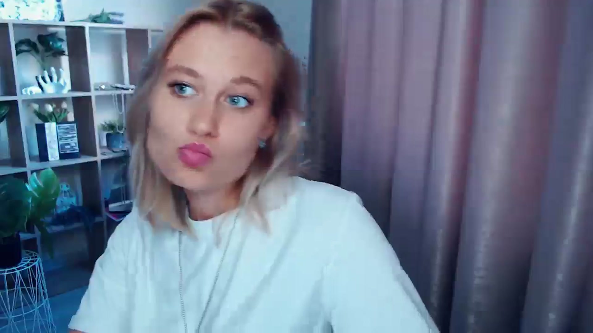 Gallery image thumbnail from Kukla_kolduna's myfreecams stream on, 07/23/2025, 17:11 image 13 of 20