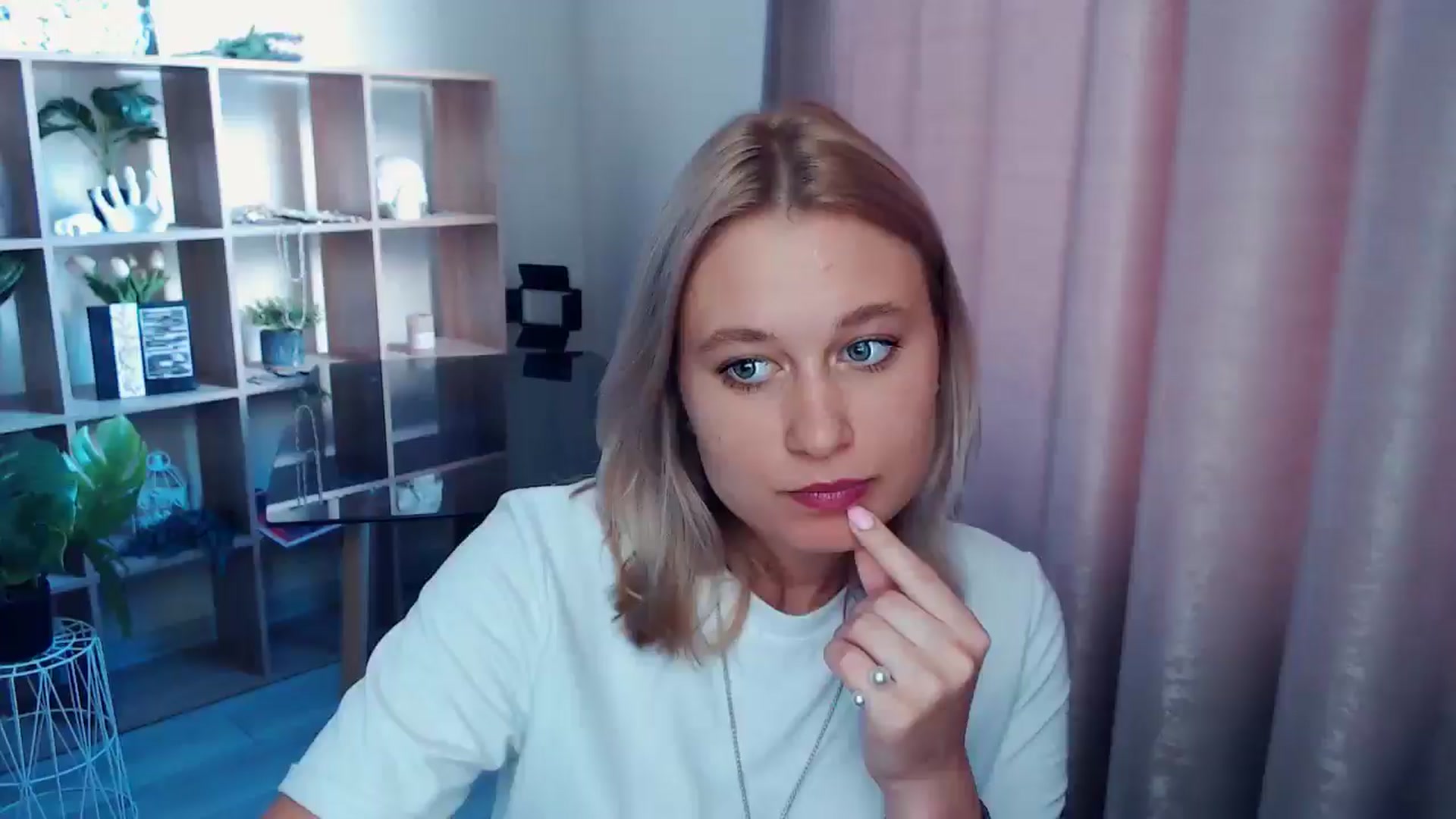 Gallery image thumbnail from Kukla_kolduna's myfreecams stream on, 07/23/2025, 17:11 image 1 of 20