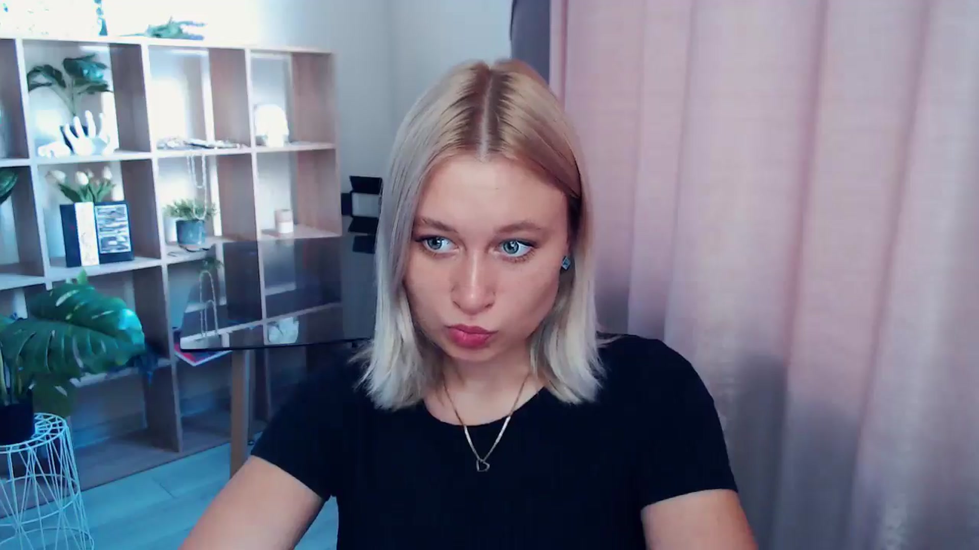Gallery image thumbnail from Kukla_kolduna's myfreecams stream on, 07/24/2025, 16:39 image 14 of 20