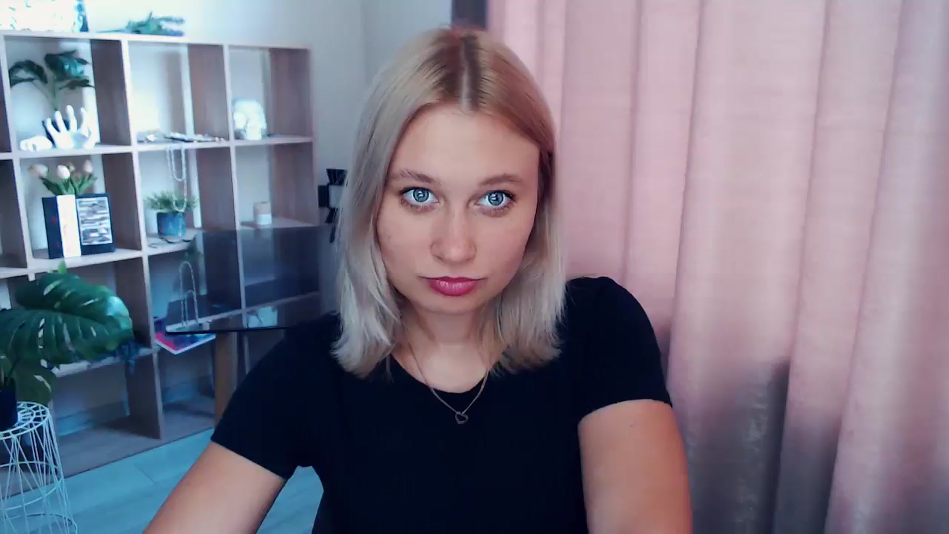 Gallery image thumbnail from Kukla_kolduna's myfreecams stream on, 07/25/2025, 15:38 image 7 of 20