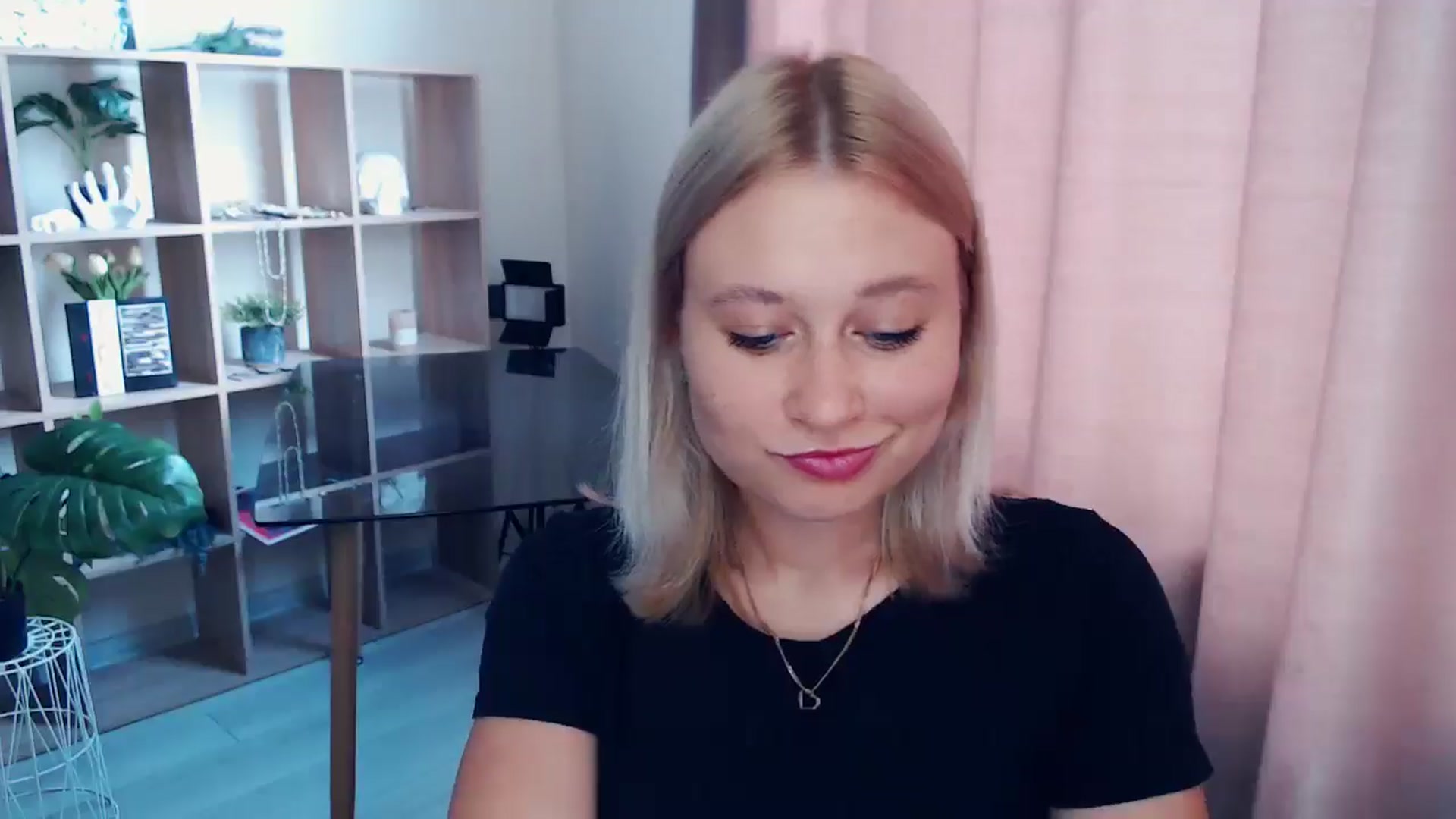 Gallery image thumbnail from Kukla_kolduna's myfreecams stream on, 07/25/2025, 15:38 image 3 of 20