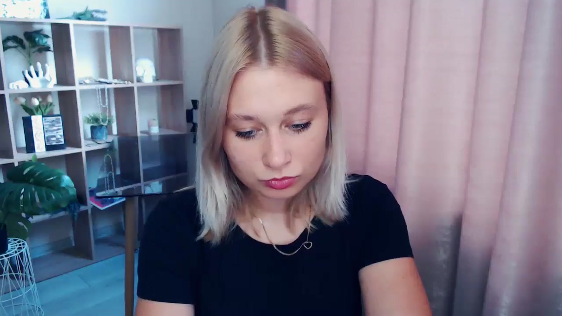 Gallery image thumbnail from Kukla_kolduna's myfreecams stream on, 07/25/2025, 15:38 image 16 of 20
