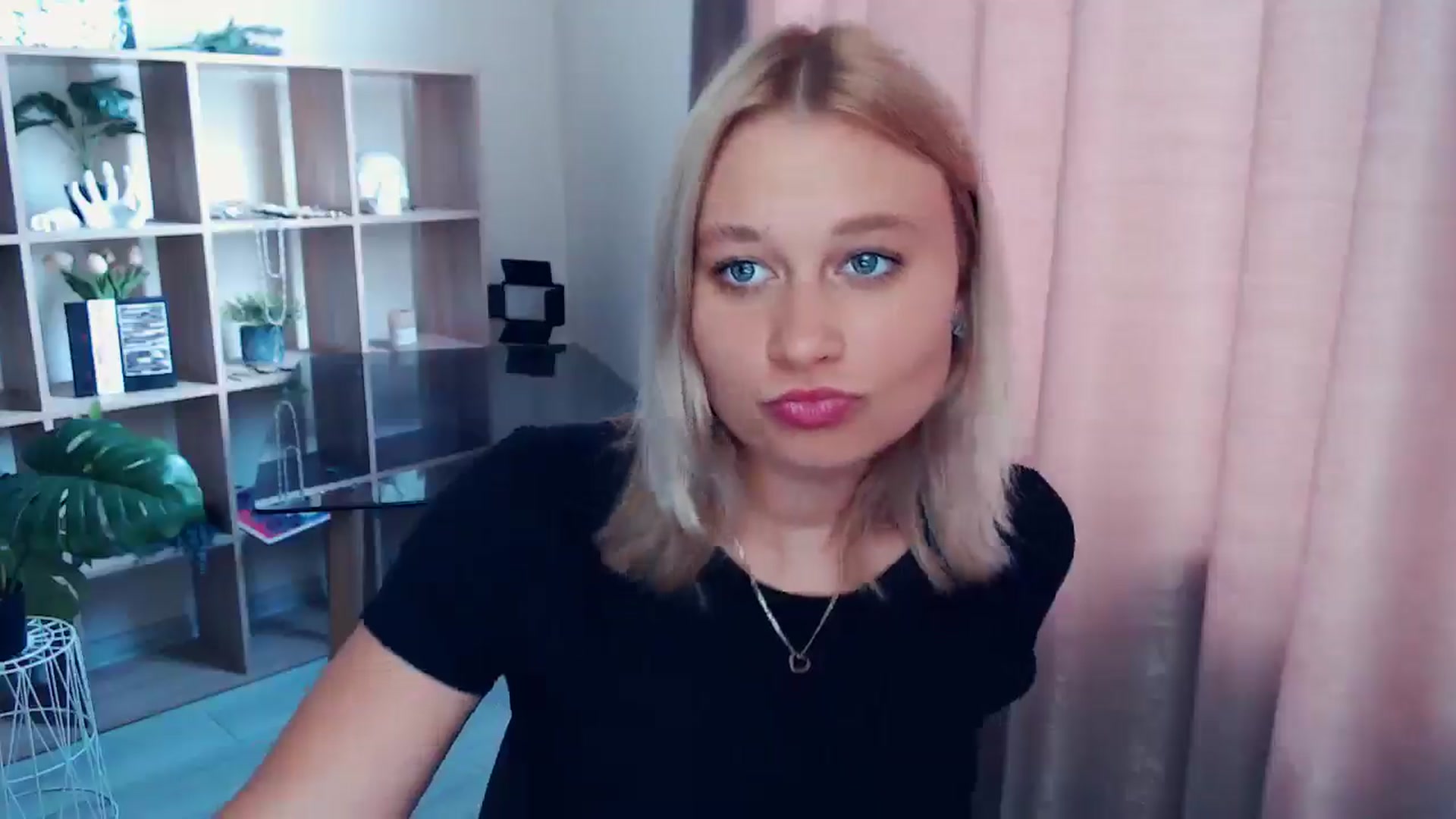 Gallery image thumbnail from Kukla_kolduna's myfreecams stream on, 07/25/2025, 15:38 image 10 of 20