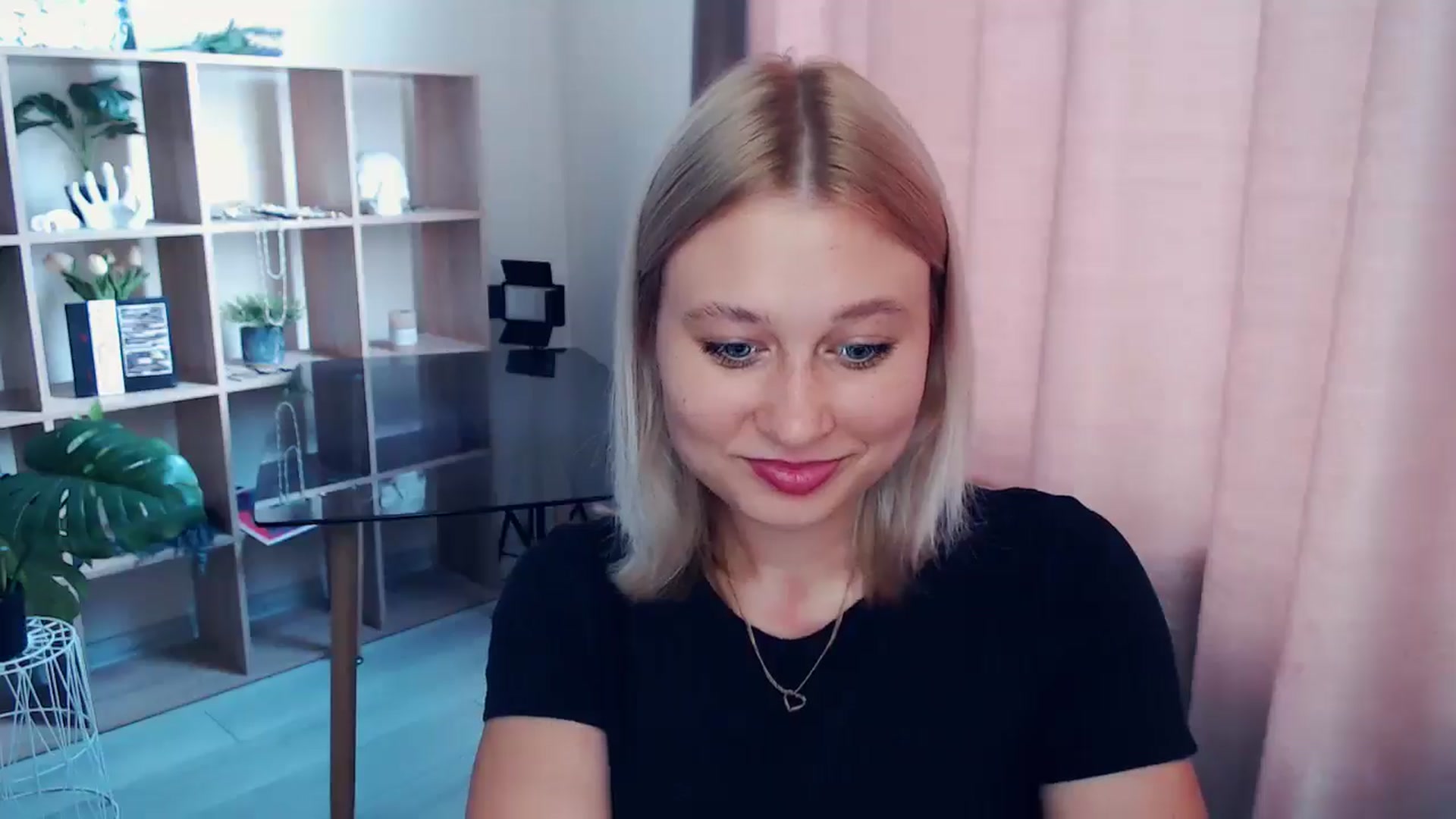 Gallery image thumbnail from Kukla_kolduna's myfreecams stream on, 07/25/2025, 15:38 image 4 of 20