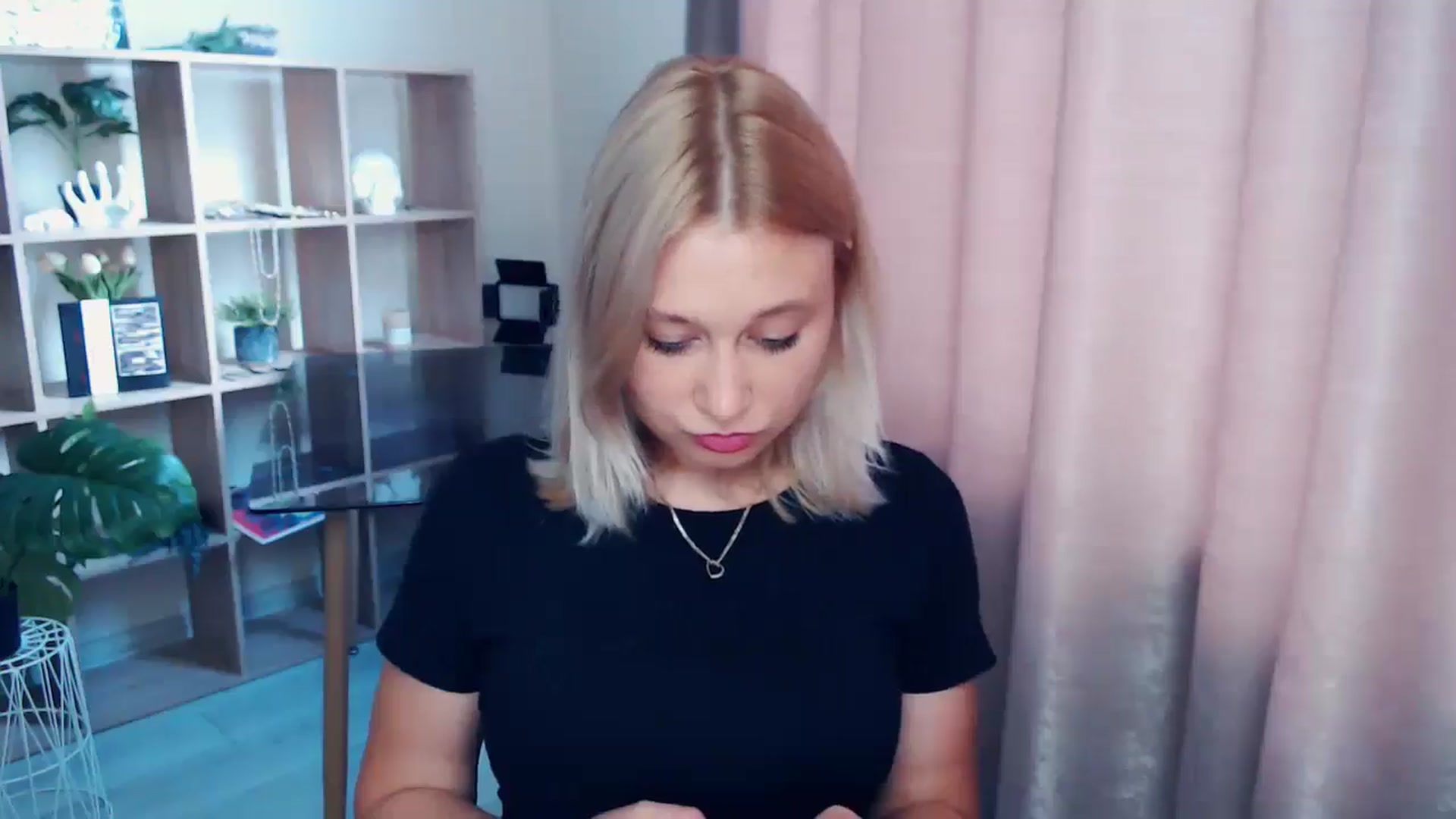 Gallery image thumbnail from Kukla_kolduna's myfreecams stream on, 07/25/2025, 15:38 image 18 of 20
