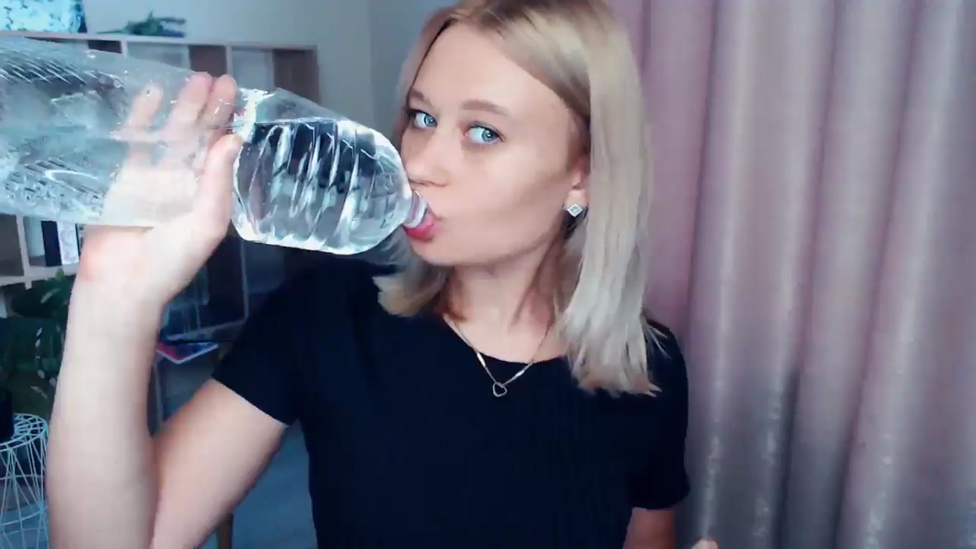 Gallery image thumbnail from Kukla_kolduna's myfreecams stream on, 07/25/2025, 16:53 image 14 of 20