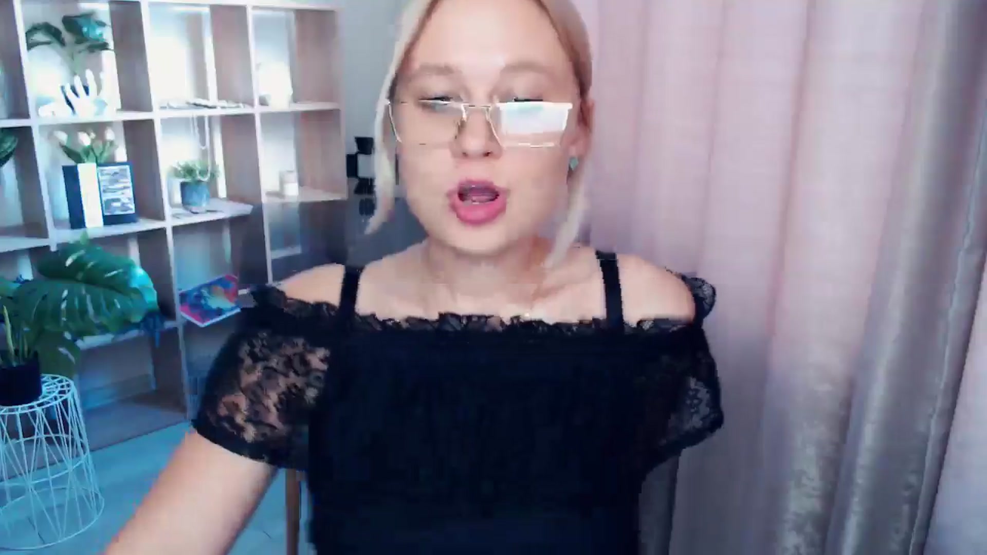 Gallery image thumbnail from Kukla_kolduna's myfreecams stream on, 07/26/2025, 17:01 image 16 of 20
