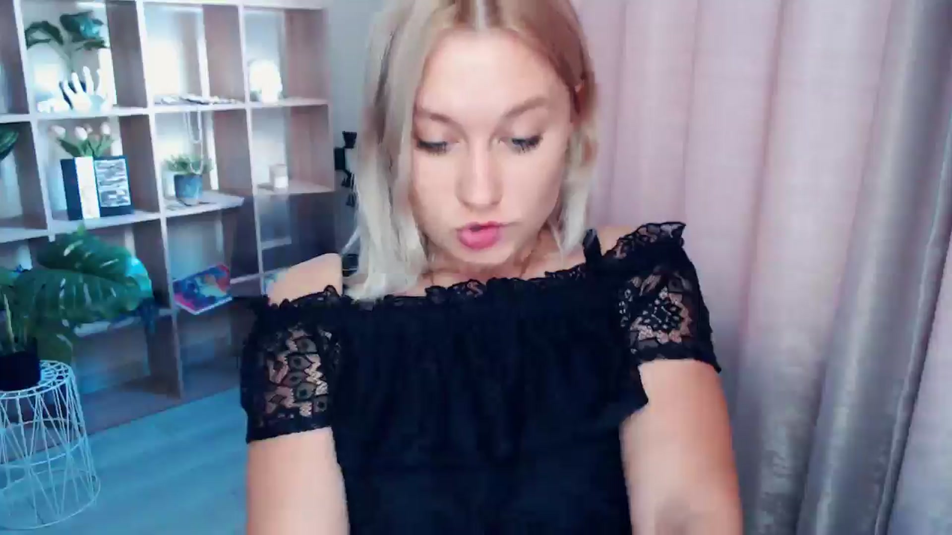 Gallery image thumbnail from Kukla_kolduna's myfreecams stream on, 07/26/2025, 17:01 image 18 of 20