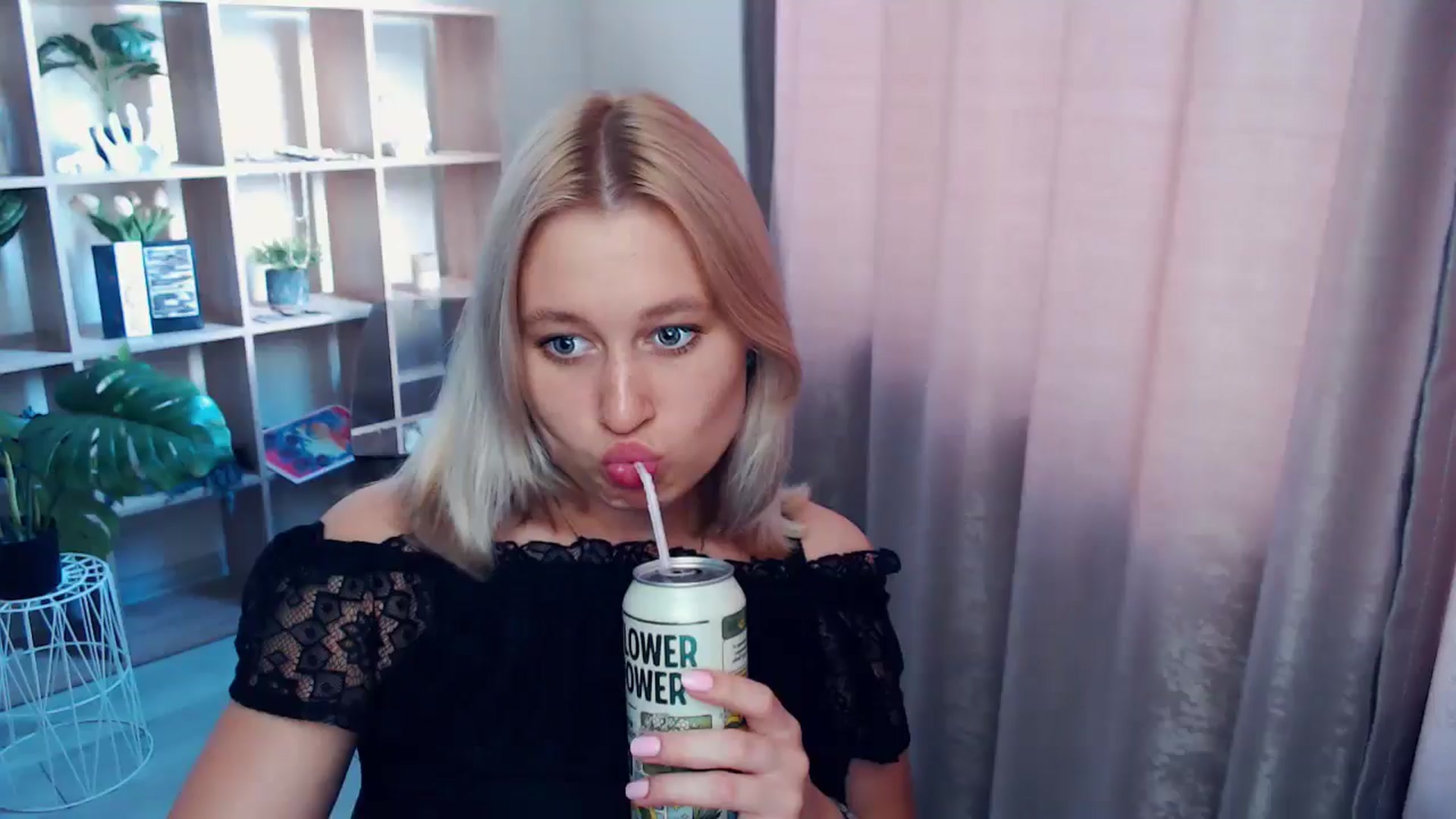 Gallery image thumbnail from Kukla_kolduna's myfreecams stream on, 07/26/2025, 17:01 image 10 of 20