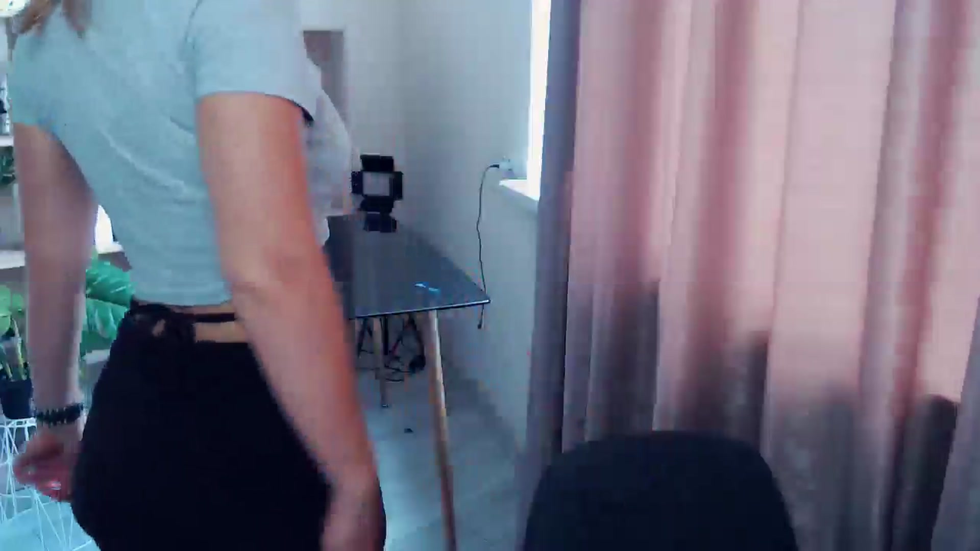 Gallery image thumbnail from Kukla_kolduna's myfreecams stream on, 07/27/2025, 10:00 image 15 of 20