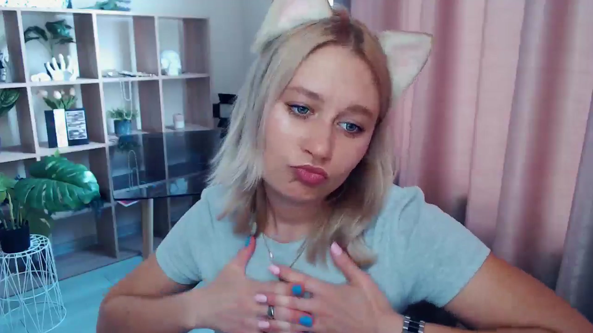 Gallery image thumbnail from Kukla_kolduna's myfreecams stream on, 07/27/2025, 10:00 image 11 of 20