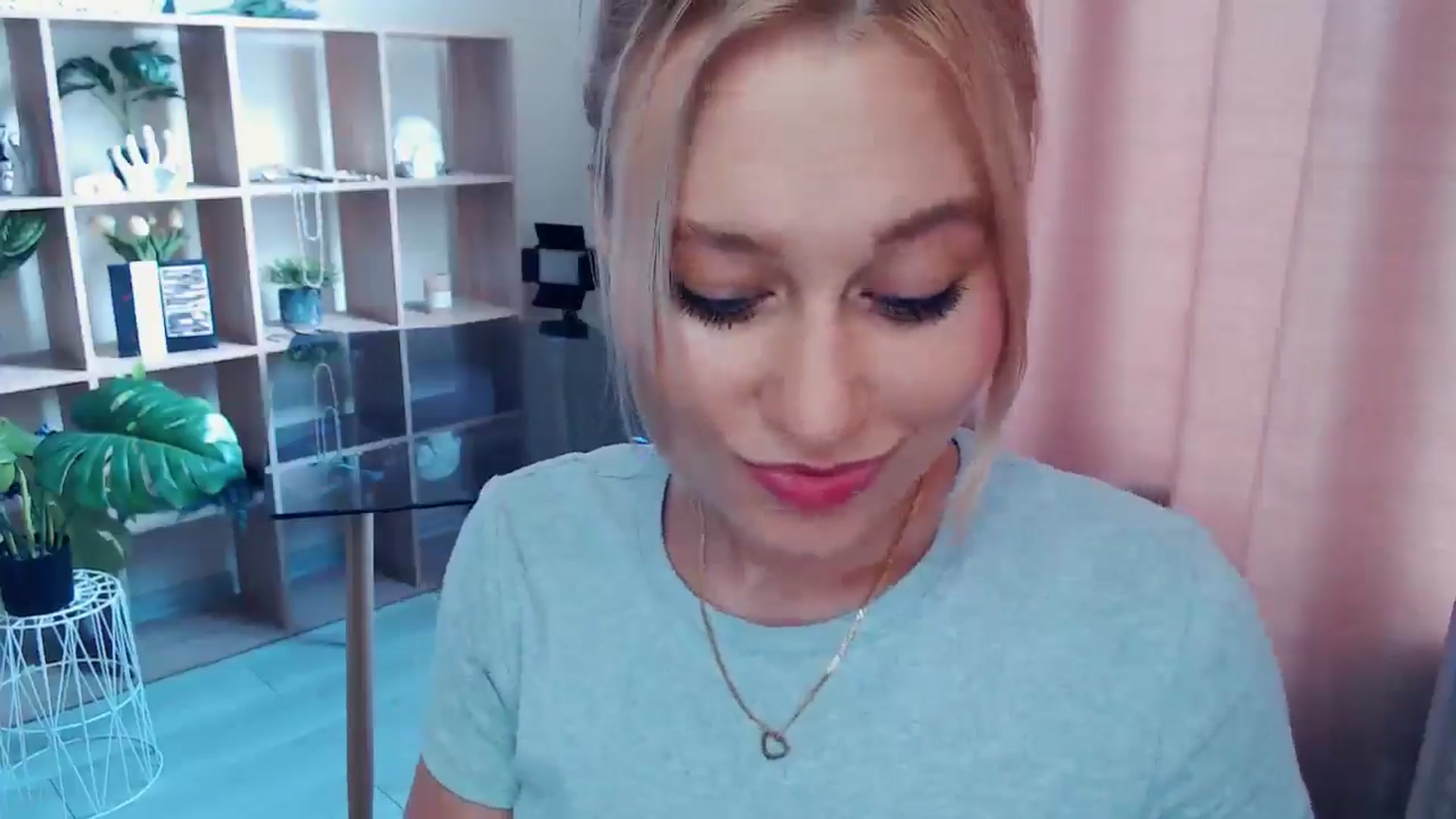 Gallery image thumbnail from Kukla_kolduna's myfreecams stream on, 07/27/2025, 12:22 image 17 of 20