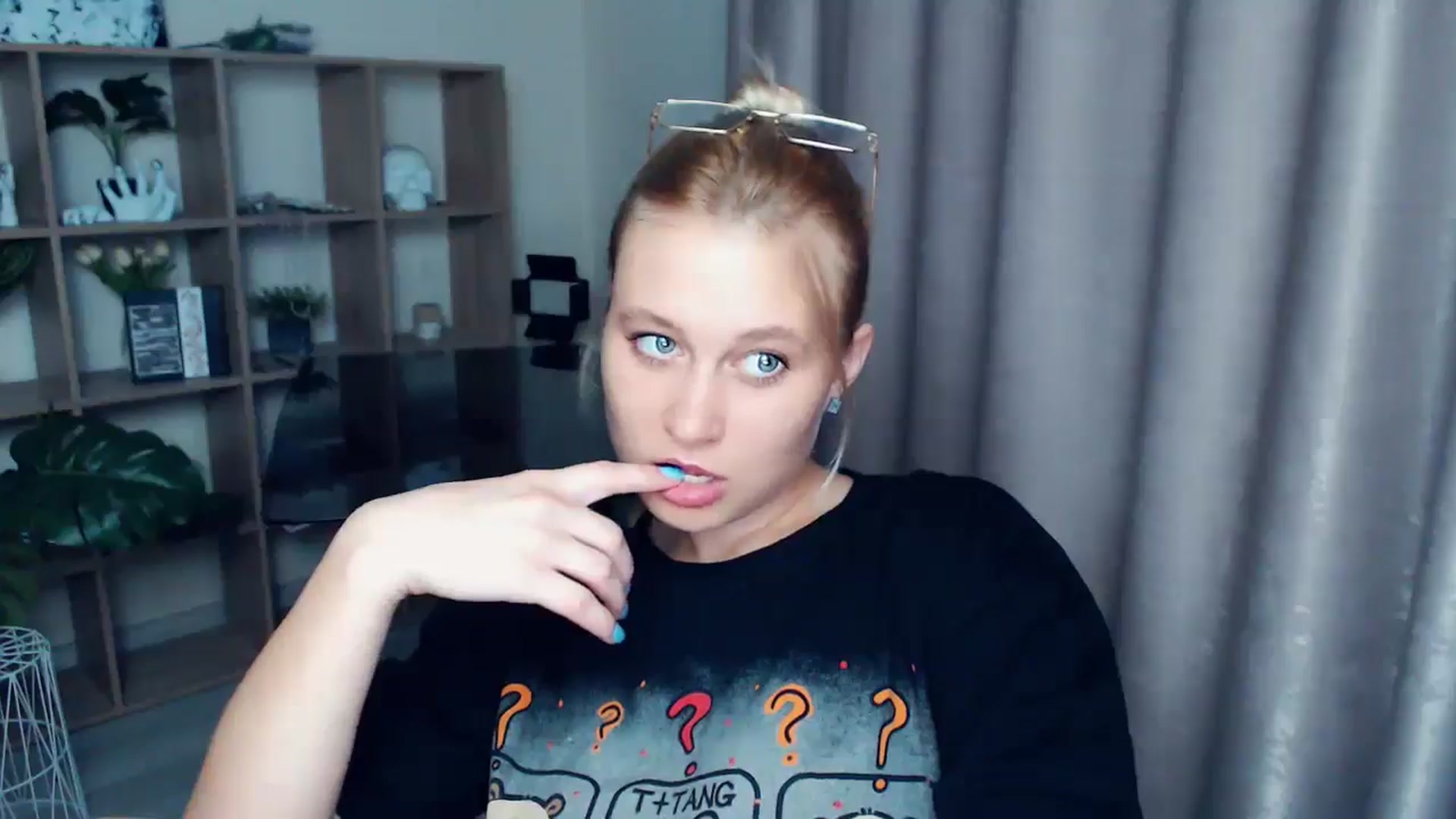 Gallery image thumbnail from Kukla_kolduna's myfreecams stream on, 07/30/2025, 18:00 image 13 of 20