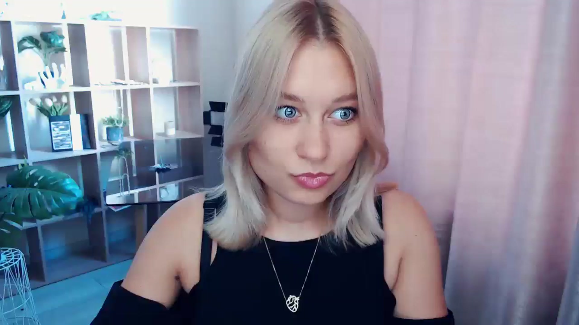 Gallery image thumbnail from Kukla_kolduna's myfreecams stream on, 07/31/2025, 15:25 image 6 of 20