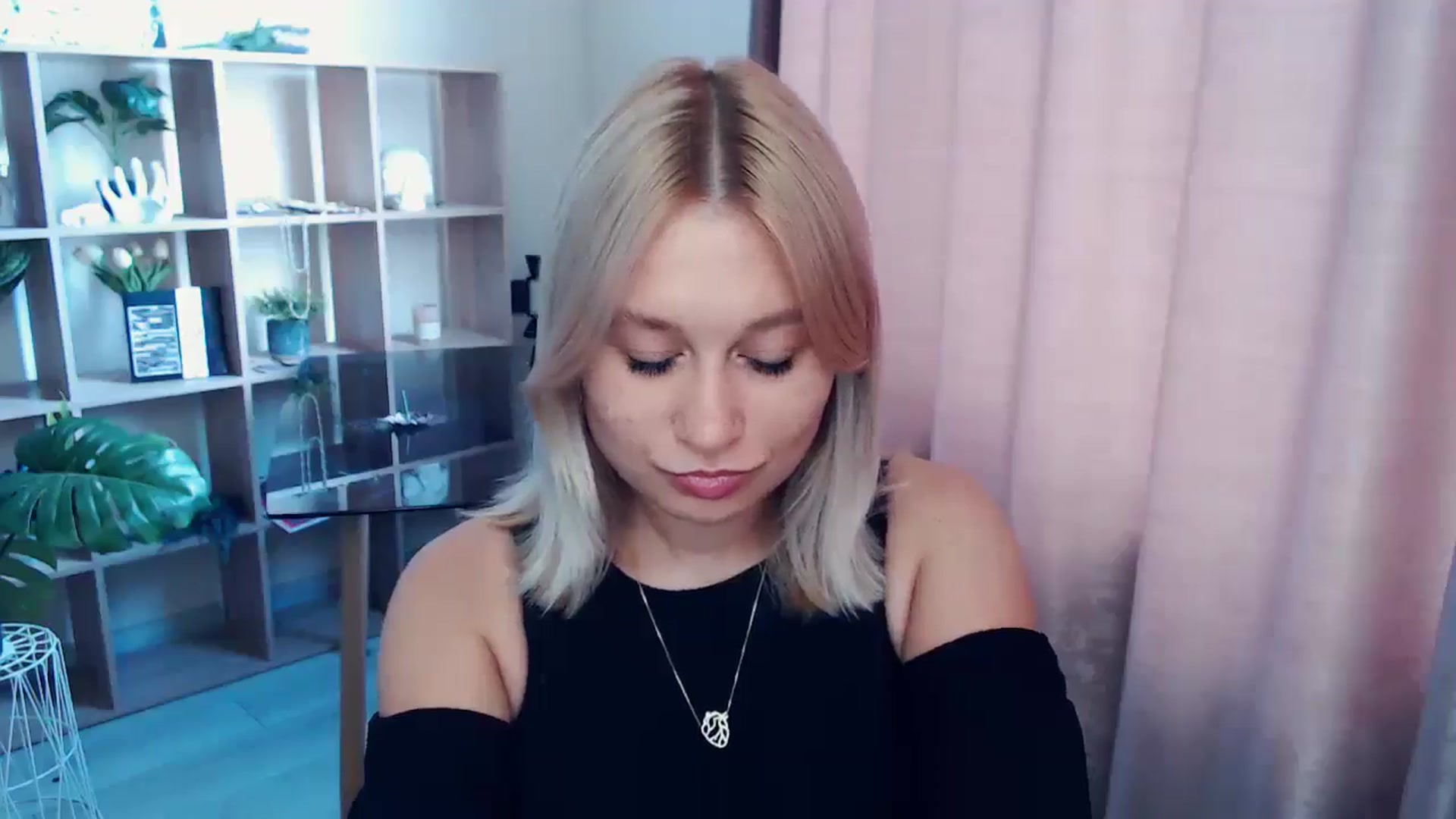 Gallery image thumbnail from Kukla_kolduna's myfreecams stream on, 07/31/2025, 15:25 image 13 of 20