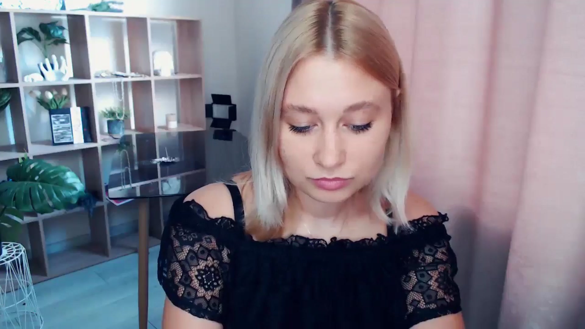 Gallery image thumbnail from Kukla_kolduna's myfreecams stream on, 08/01/2025, 16:43 image 19 of 20