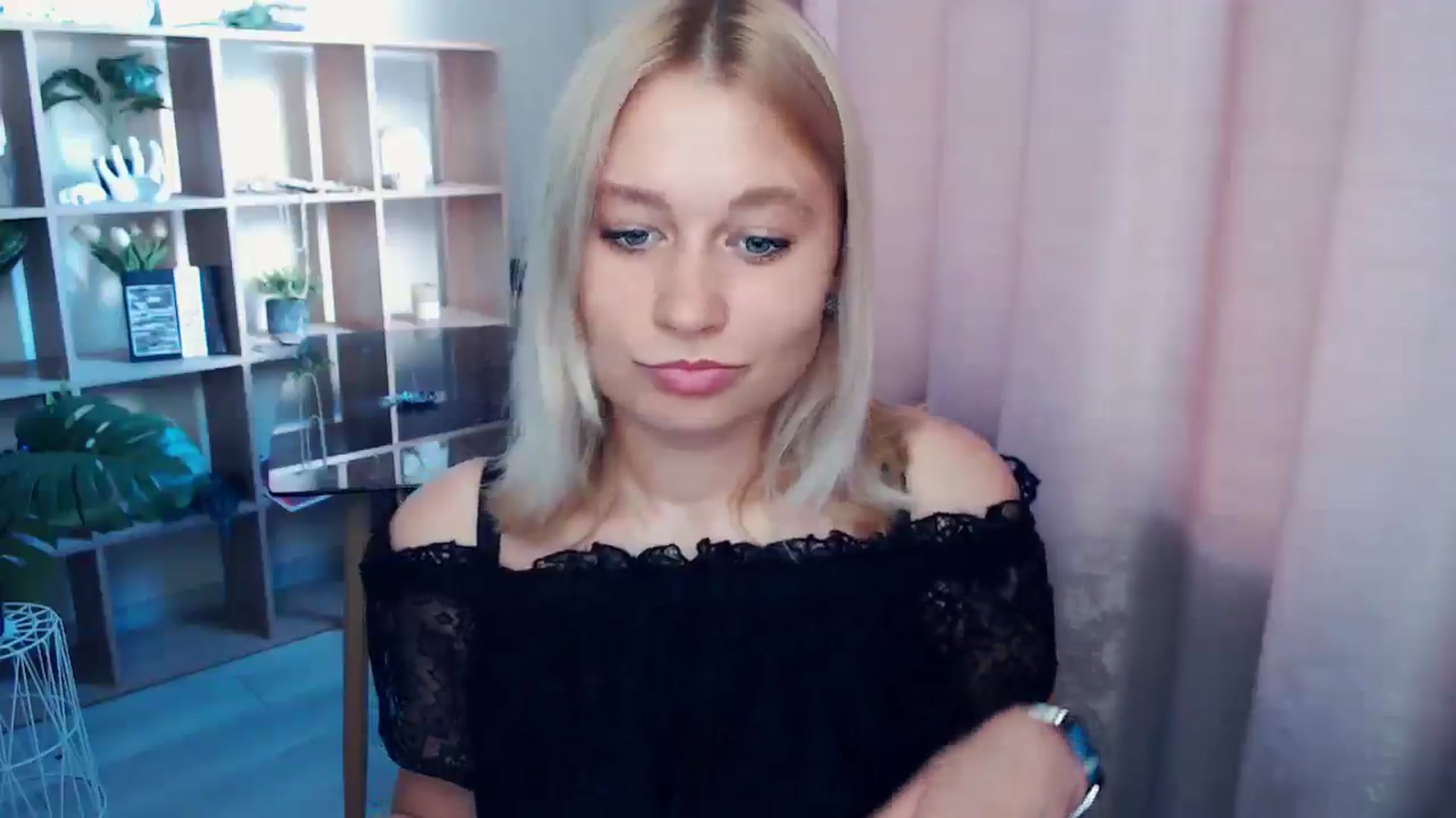 Gallery image thumbnail from Kukla_kolduna's myfreecams stream on, 08/01/2025, 16:43 image 15 of 20