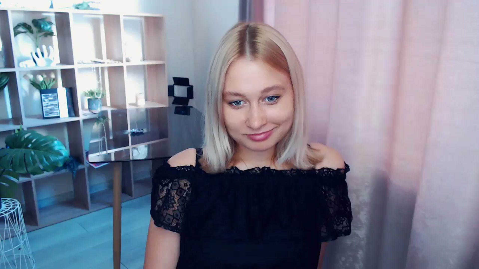 Gallery image thumbnail from Kukla_kolduna's myfreecams stream on, 08/01/2025, 16:43 image 14 of 20