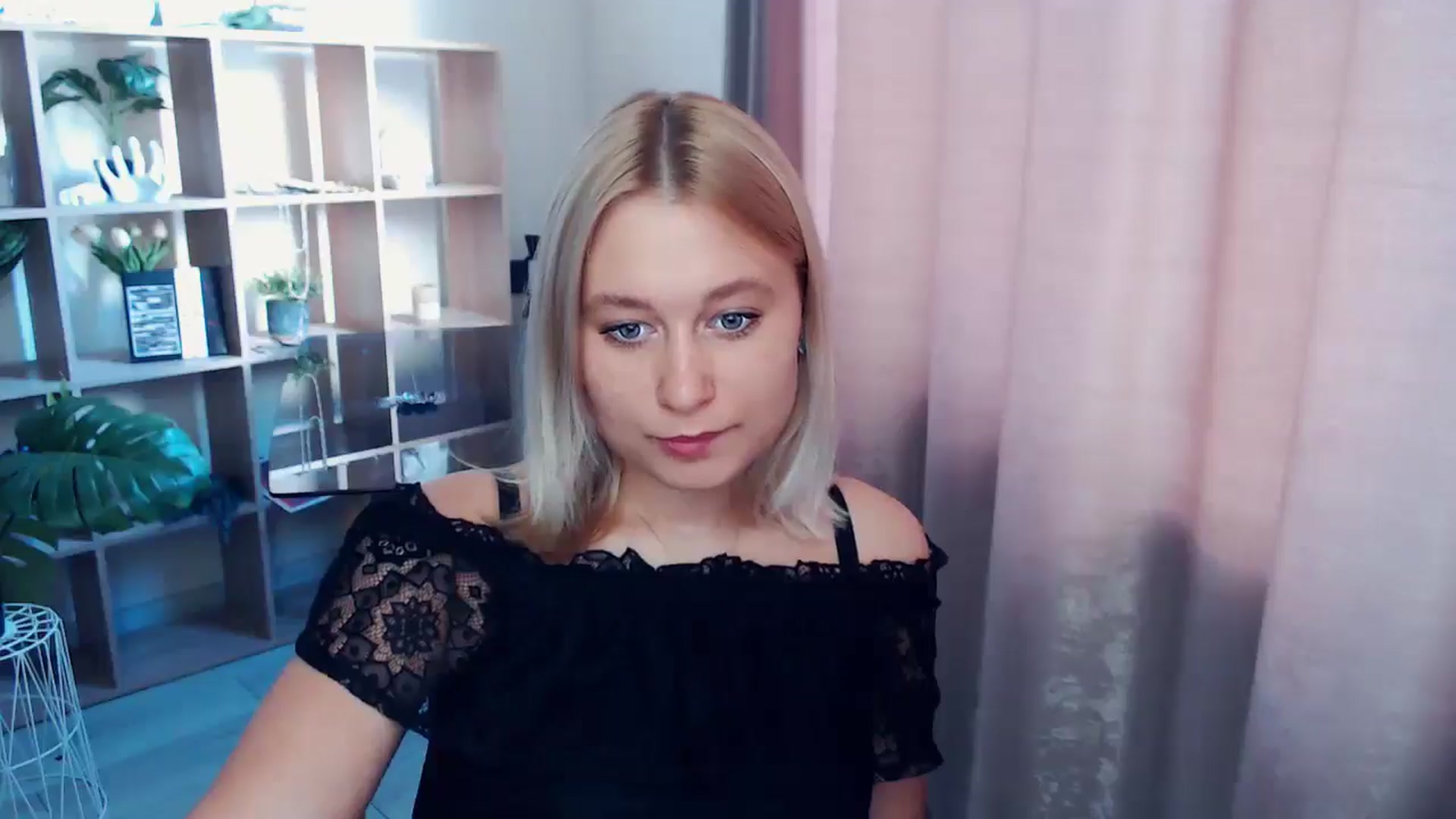 Gallery image thumbnail from Kukla_kolduna's myfreecams stream on, 08/01/2025, 16:43 image 13 of 20