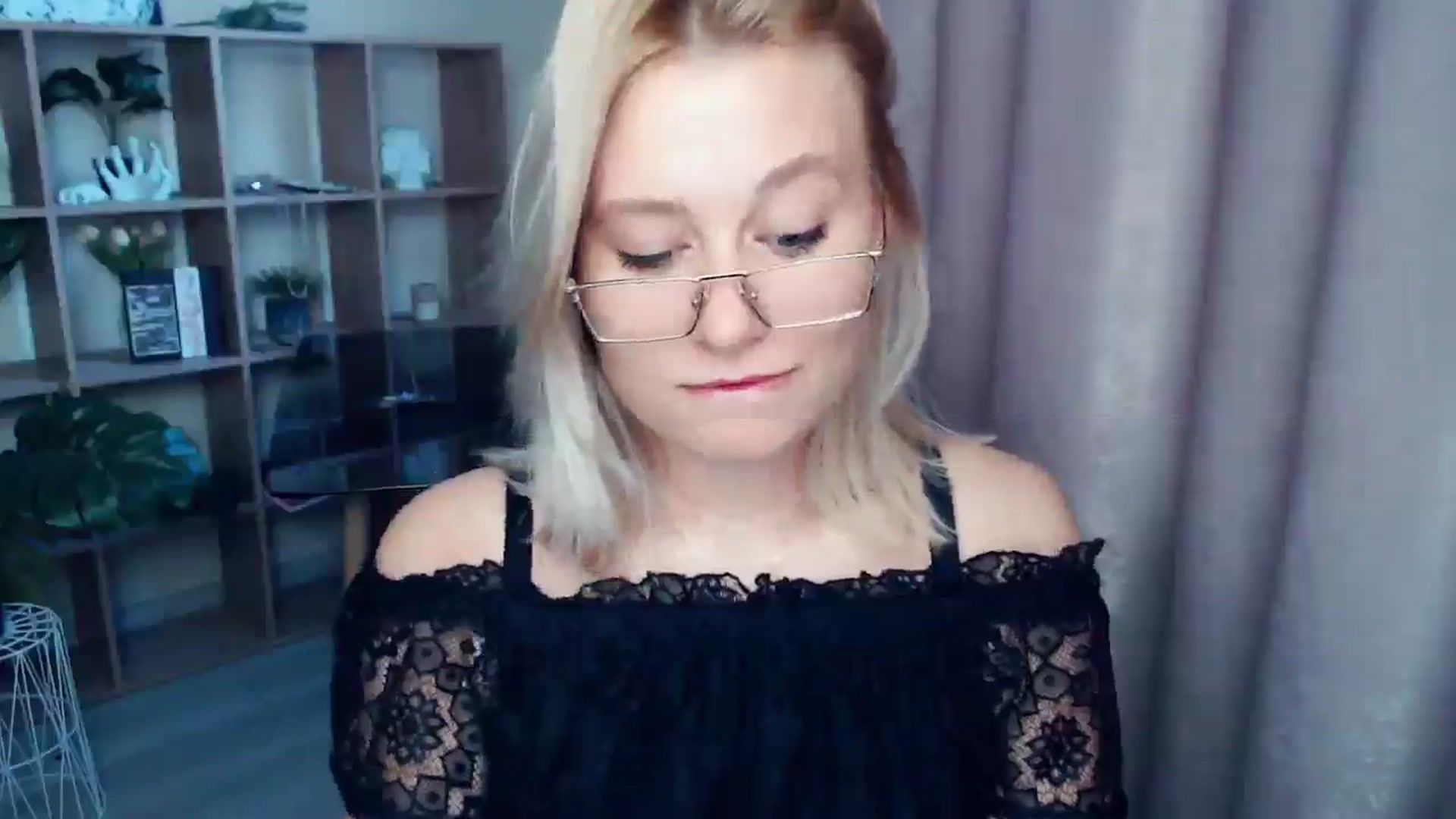 Gallery image thumbnail from Kukla_kolduna's myfreecams stream on, 08/01/2025, 18:22 image 7 of 20